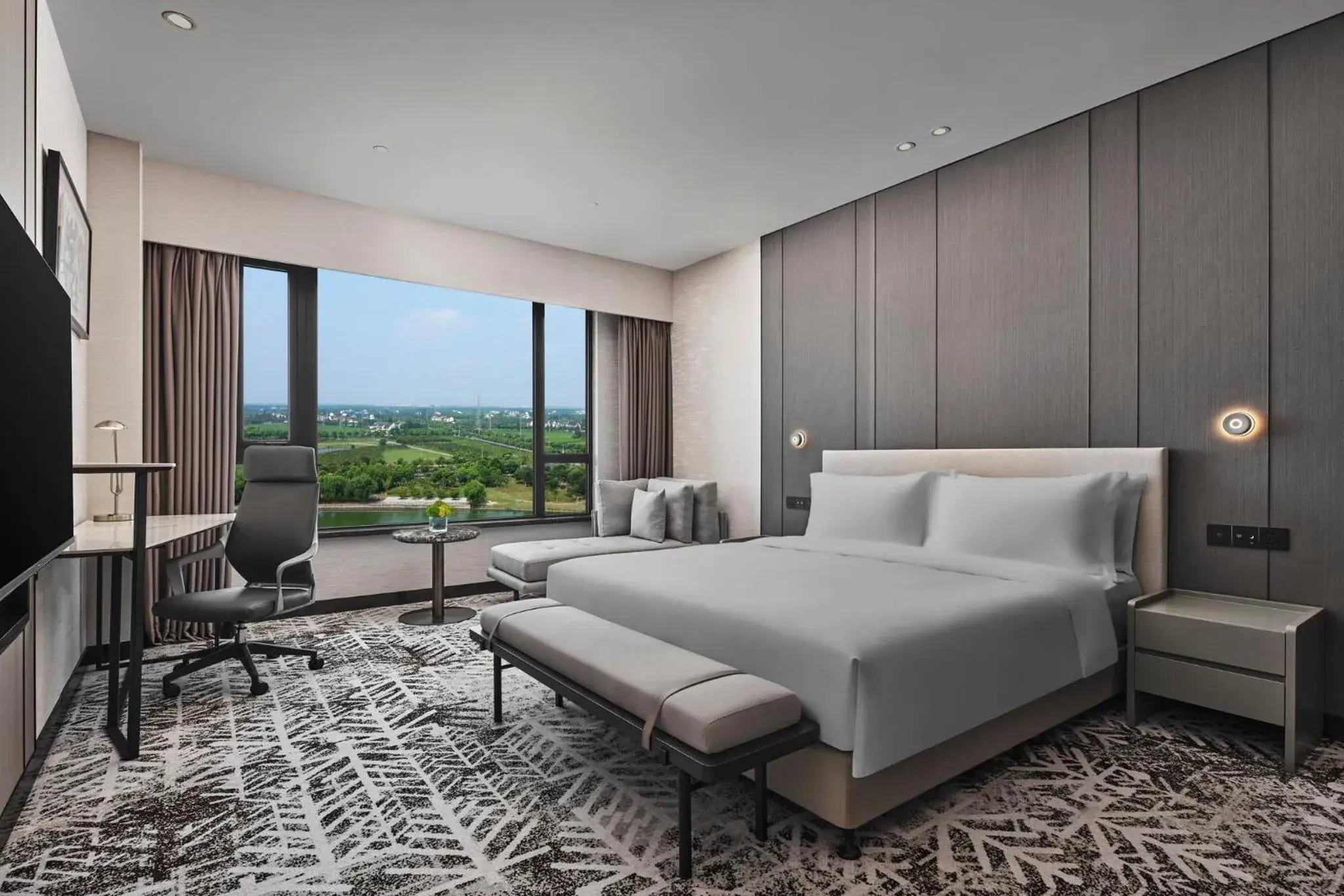 Standard King Room with Lounge Access in Crowne Plaza Shanghai Jinshan by IHG Standard King Room with Lounge Access in Crowne Plaza Shanghai Jinshan by IHG