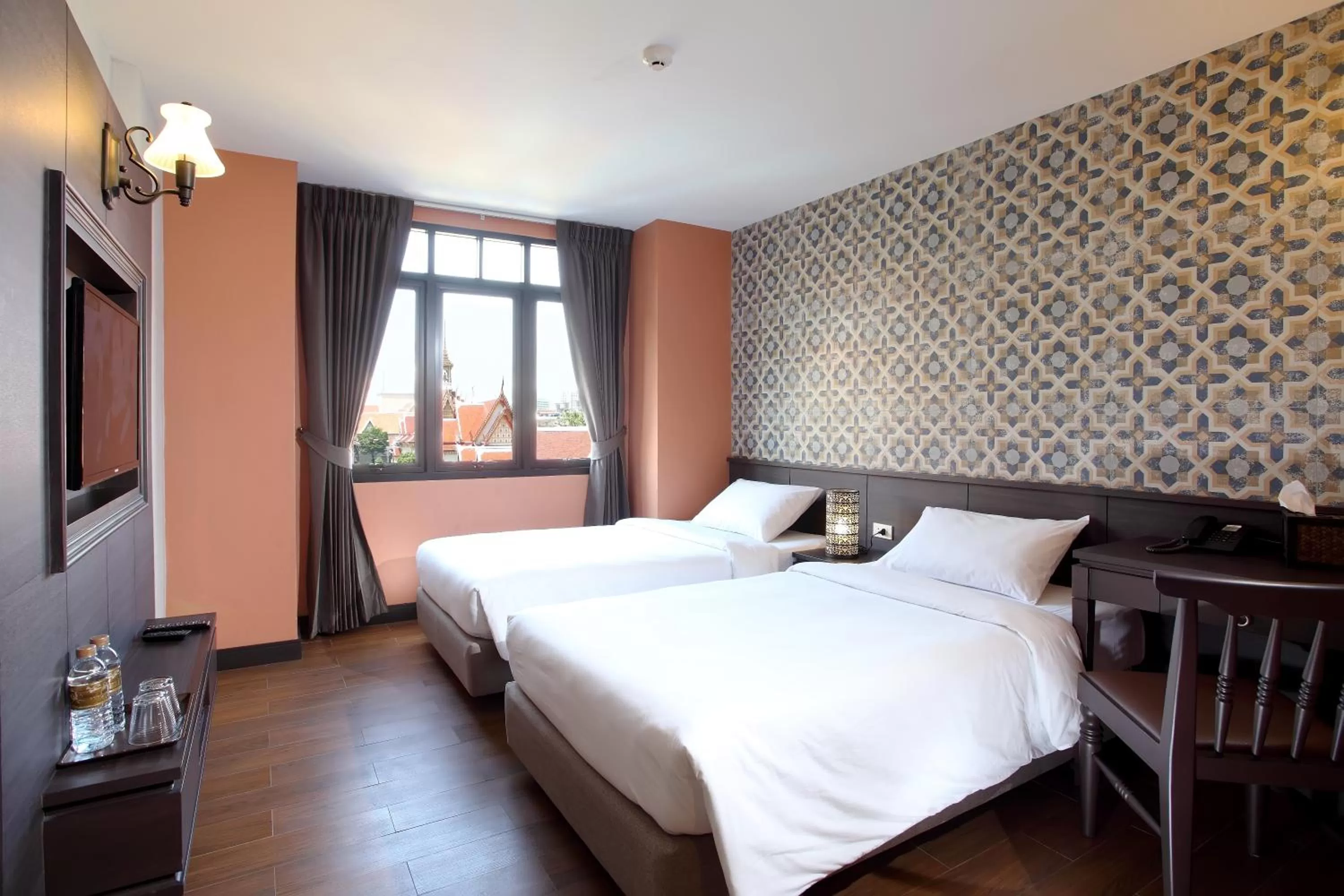 Bed in Rambuttri Village Plaza