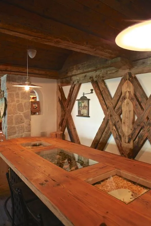 Restaurant/places to eat in Garnì Ladin