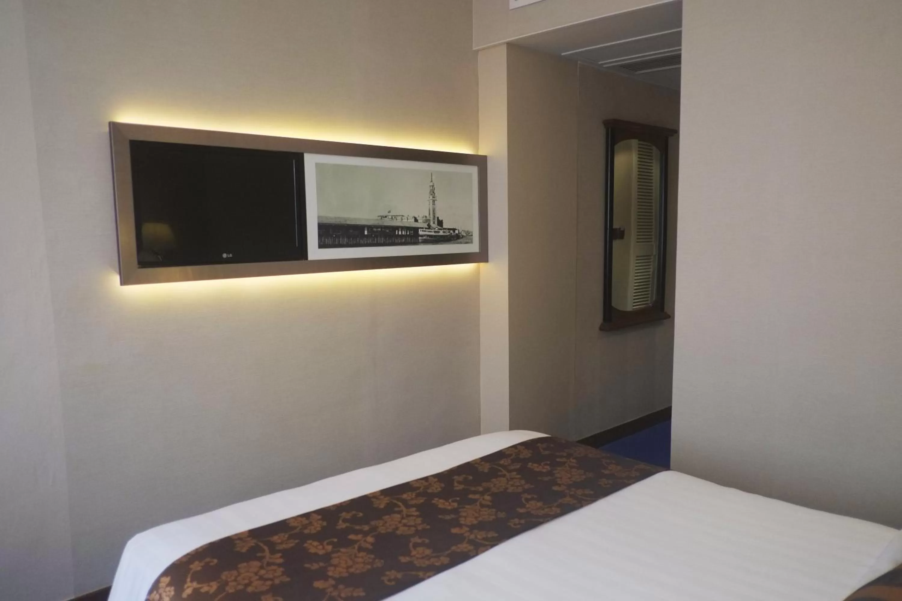 Bedroom, Bed in The Kimberley Hotel