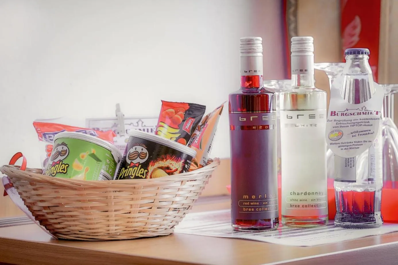 minibar in TIPTOP Hotel Burgschmiet Garni