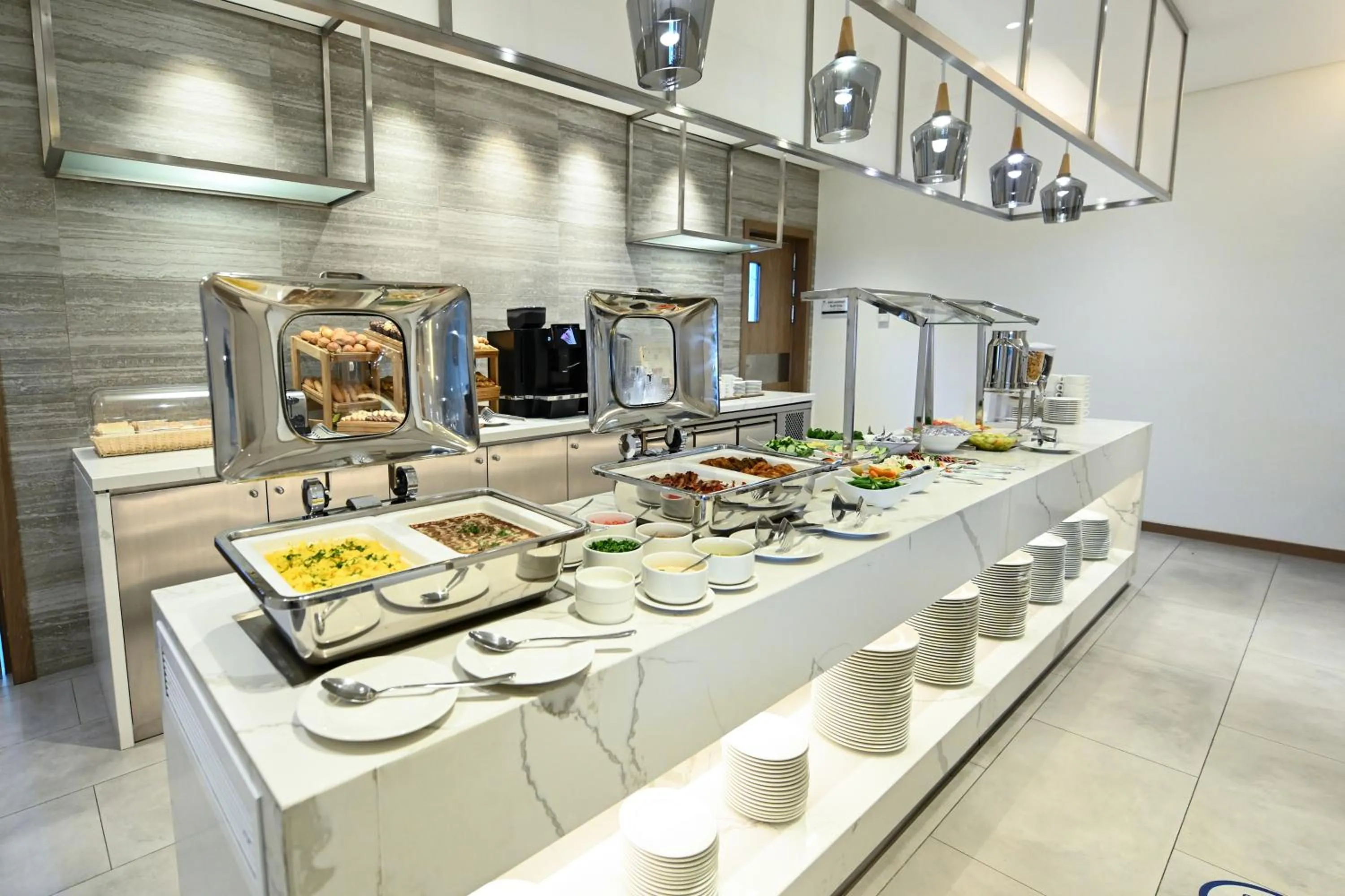 Buffet breakfast in Comfort Hotel Jeddah King Road