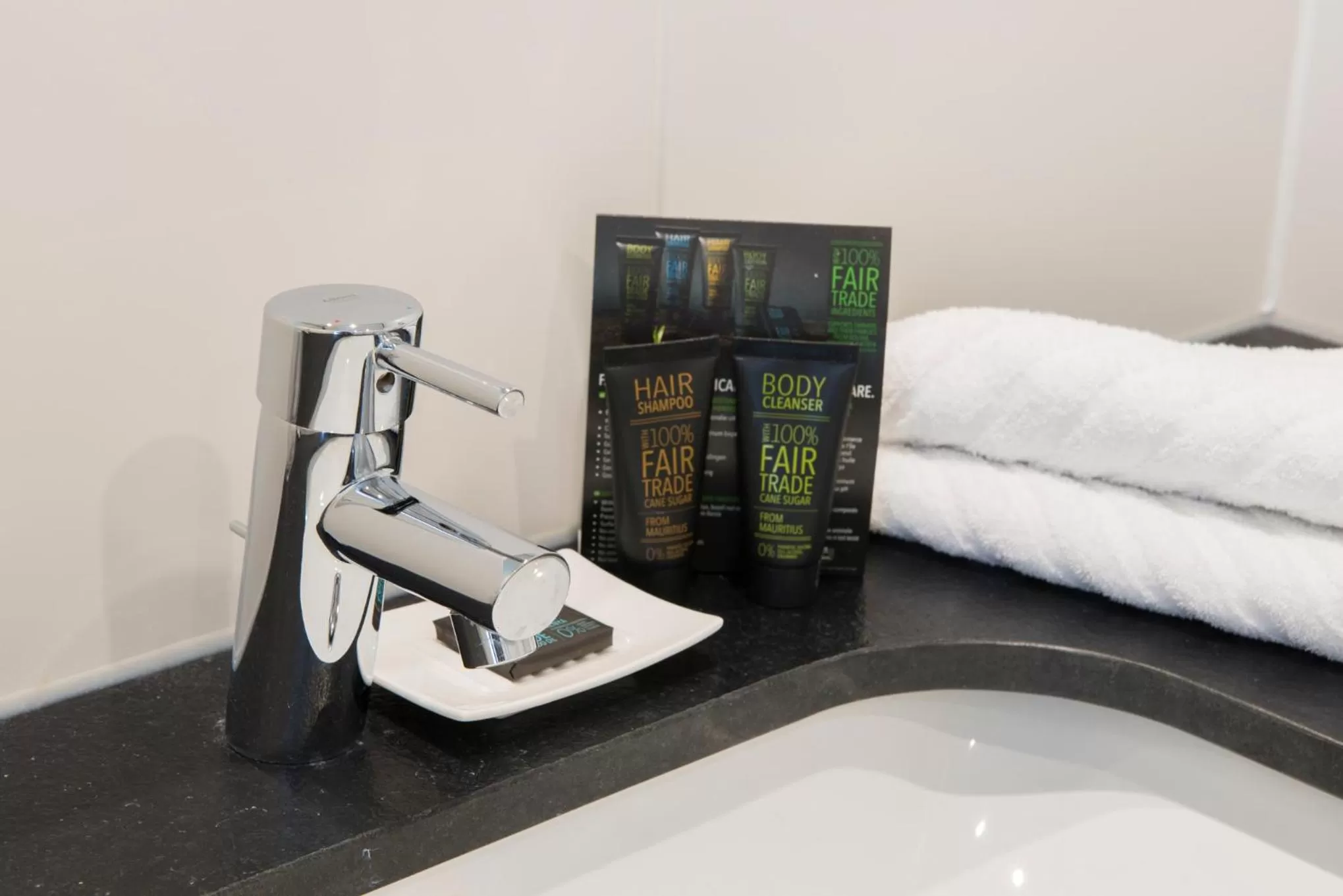 Bathroom, Bed in Fletcher Hotel-Restaurant de Wageningsche Berg