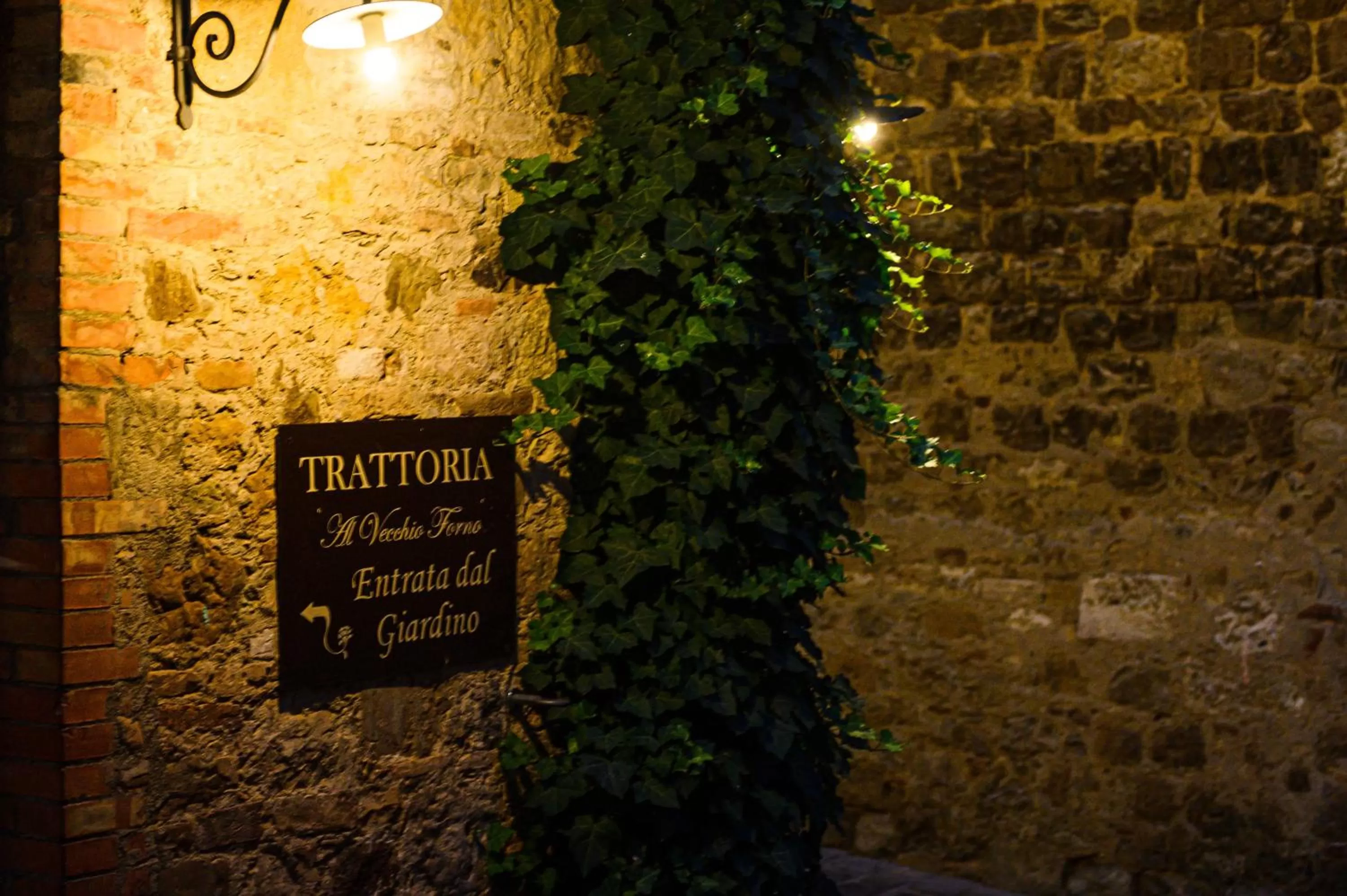 Restaurant/places to eat in TORRE GIARDINO SEGRETO B&B- Borgo Capitano Collection - Albergo diffuso