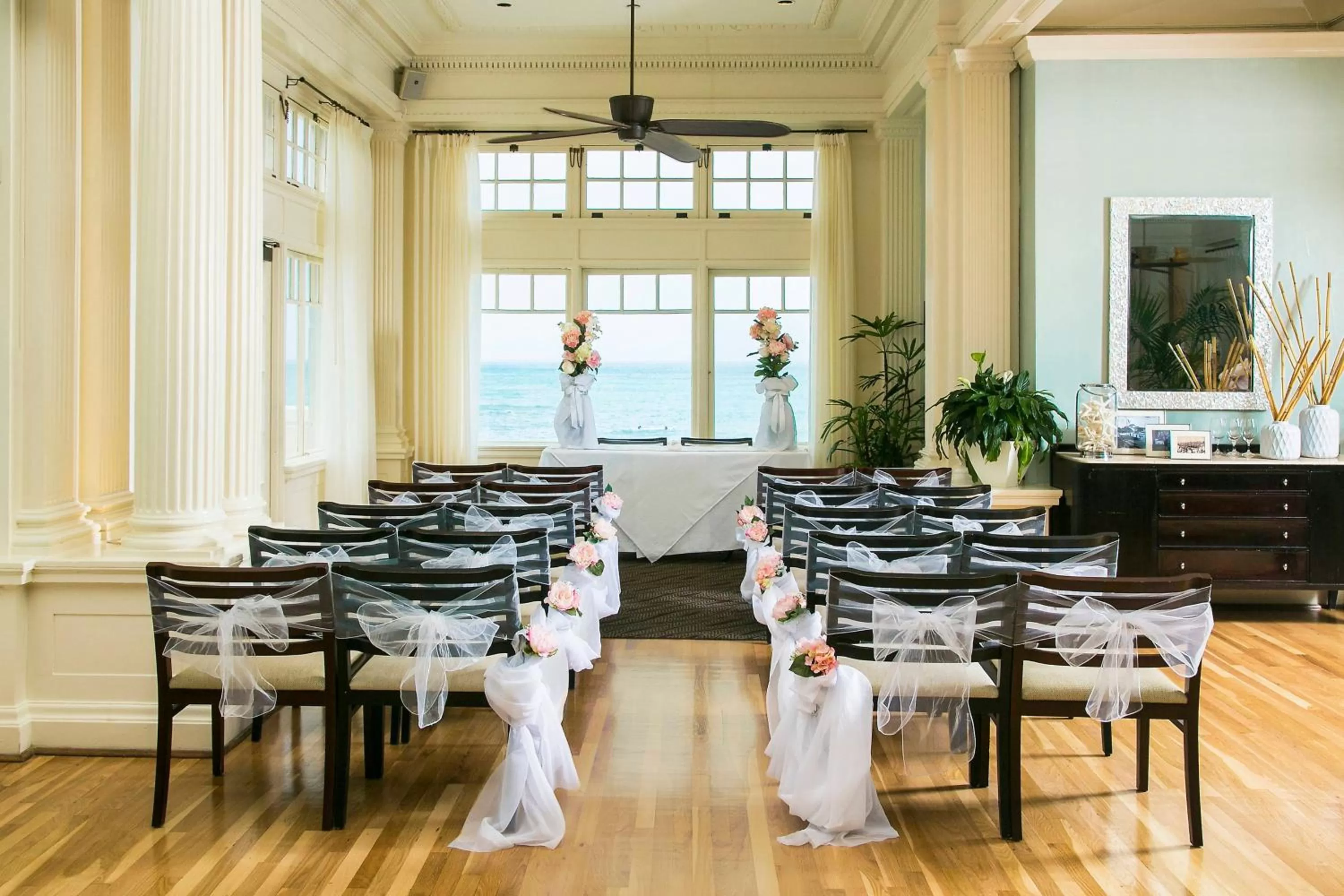Beach in Moana Surfrider, A Westin Resort & Spa, Waikiki Beach
