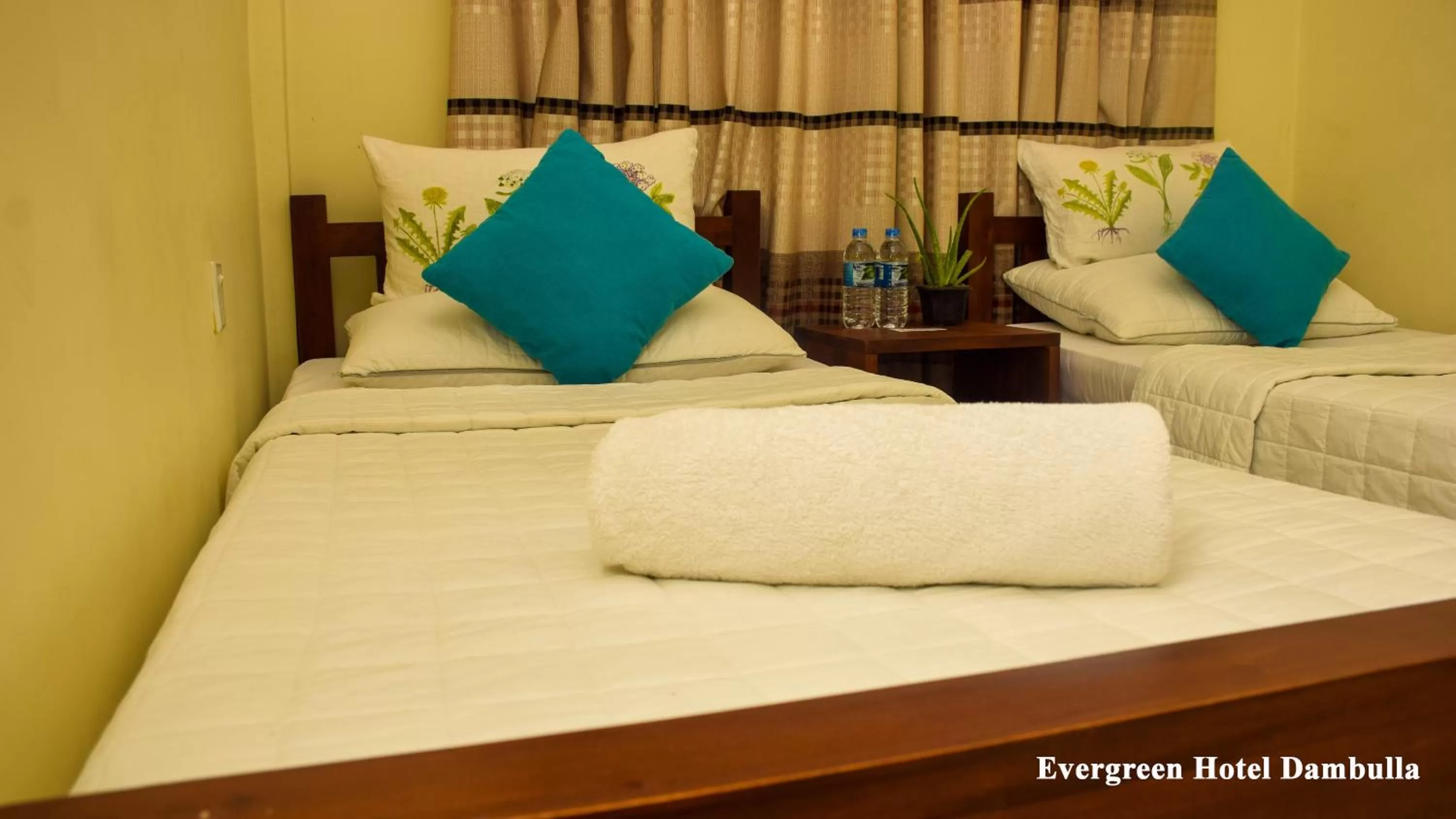 Photo of the whole room, Bed in Evergreen Hotel Dambulla