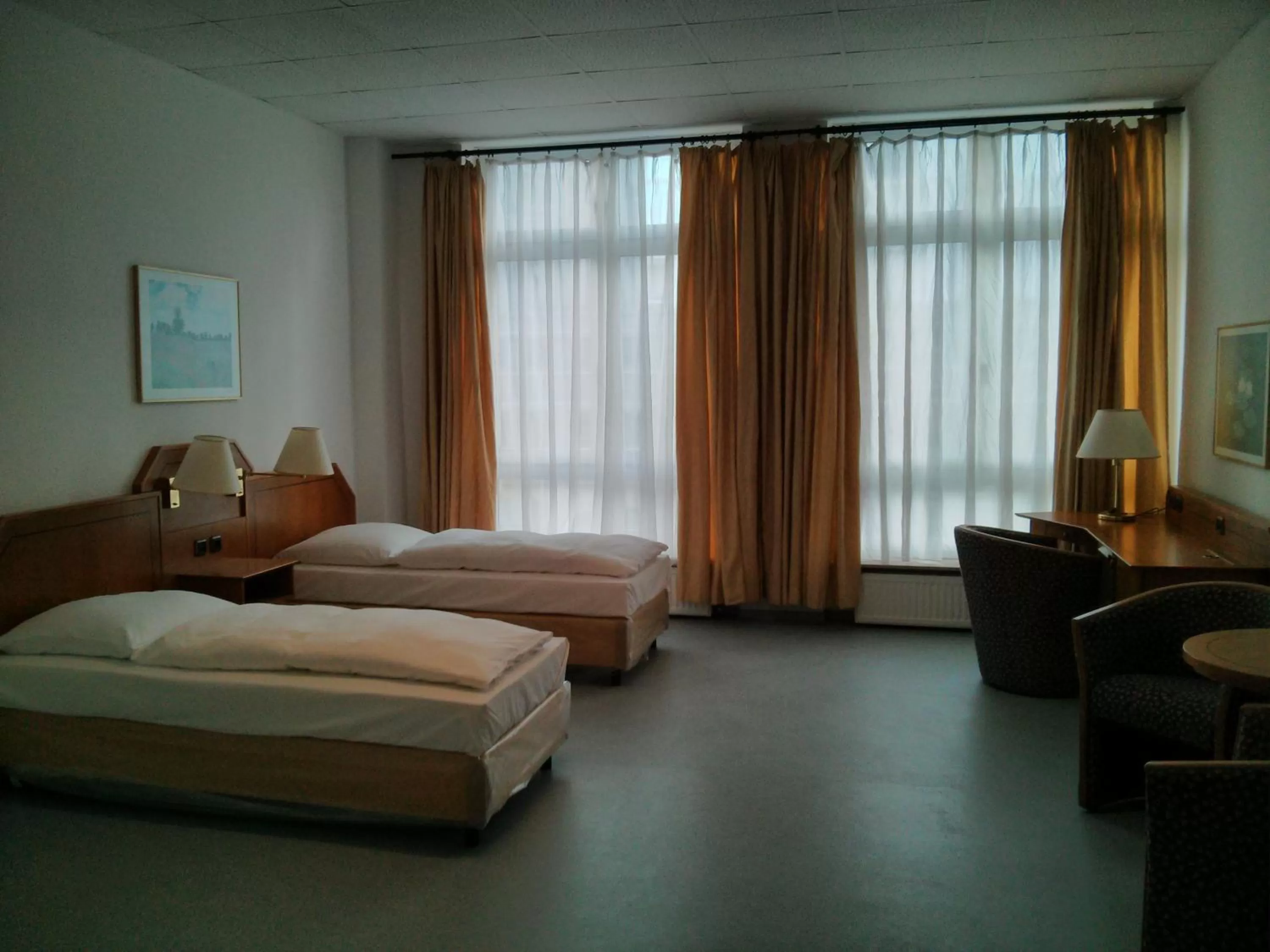 Photo of the whole room, Bed in Willy Hotel Frankfurt