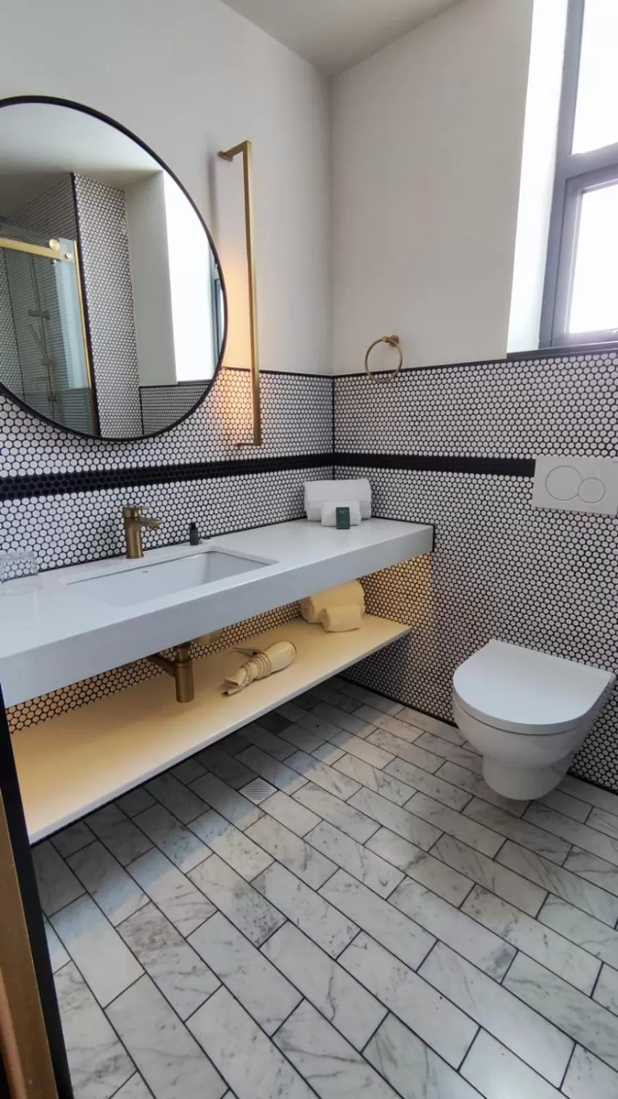 Bathroom in Met Hotel