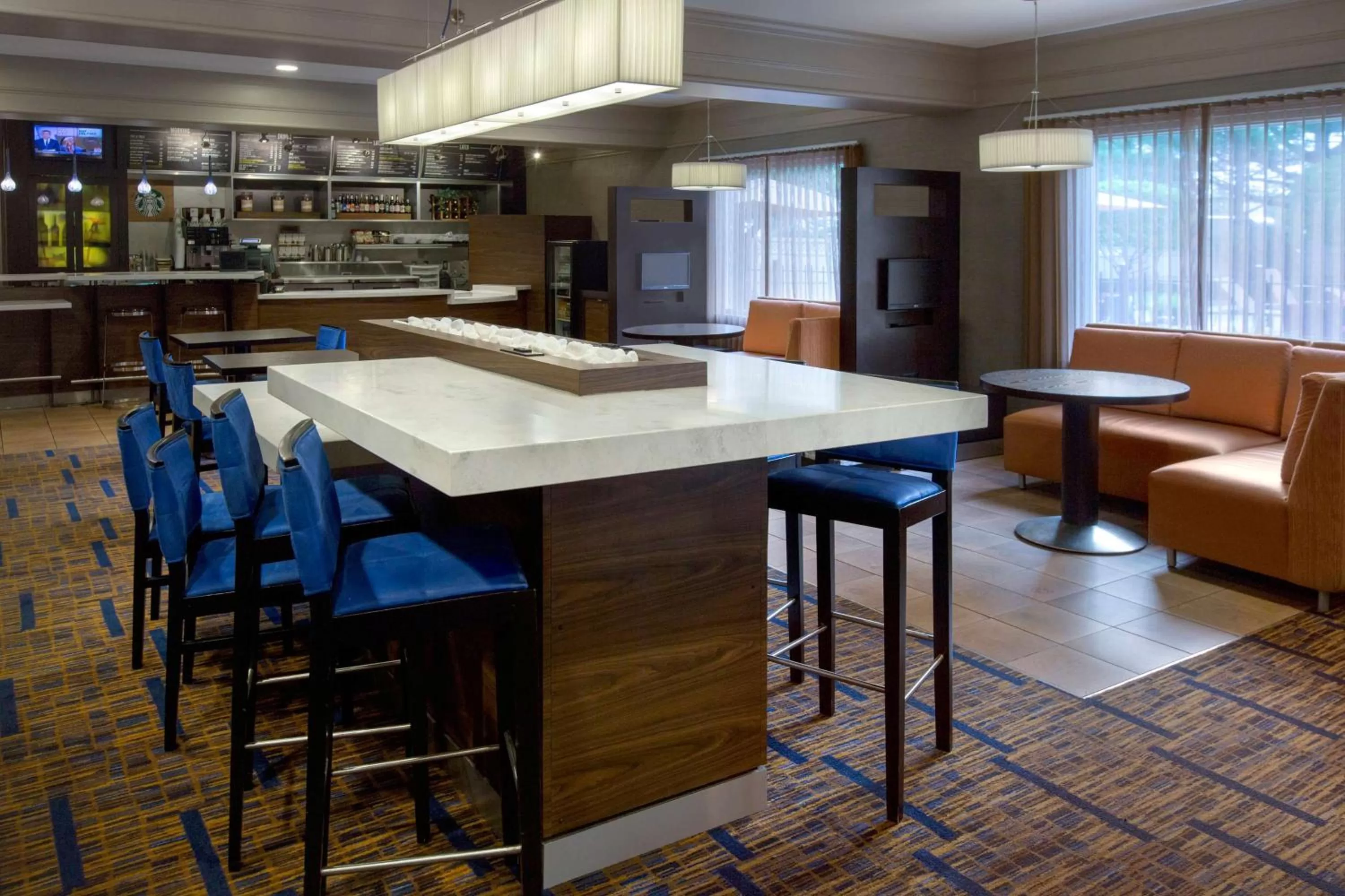 Lobby or reception, Lounge/Bar in Sonesta Select Boston Woburn Burlington