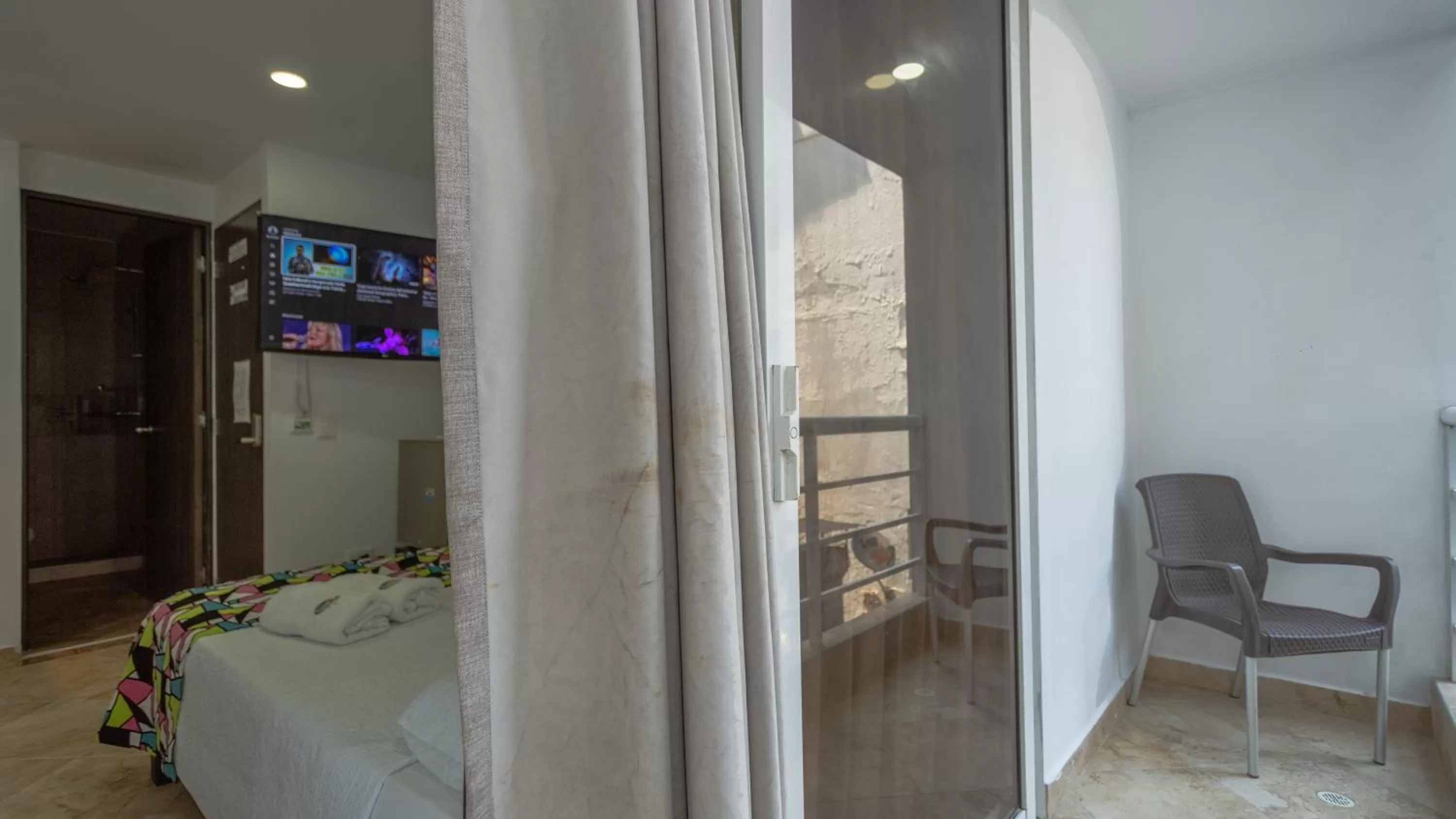 Balcony/Terrace, Bed in Hollywood Beach Suite