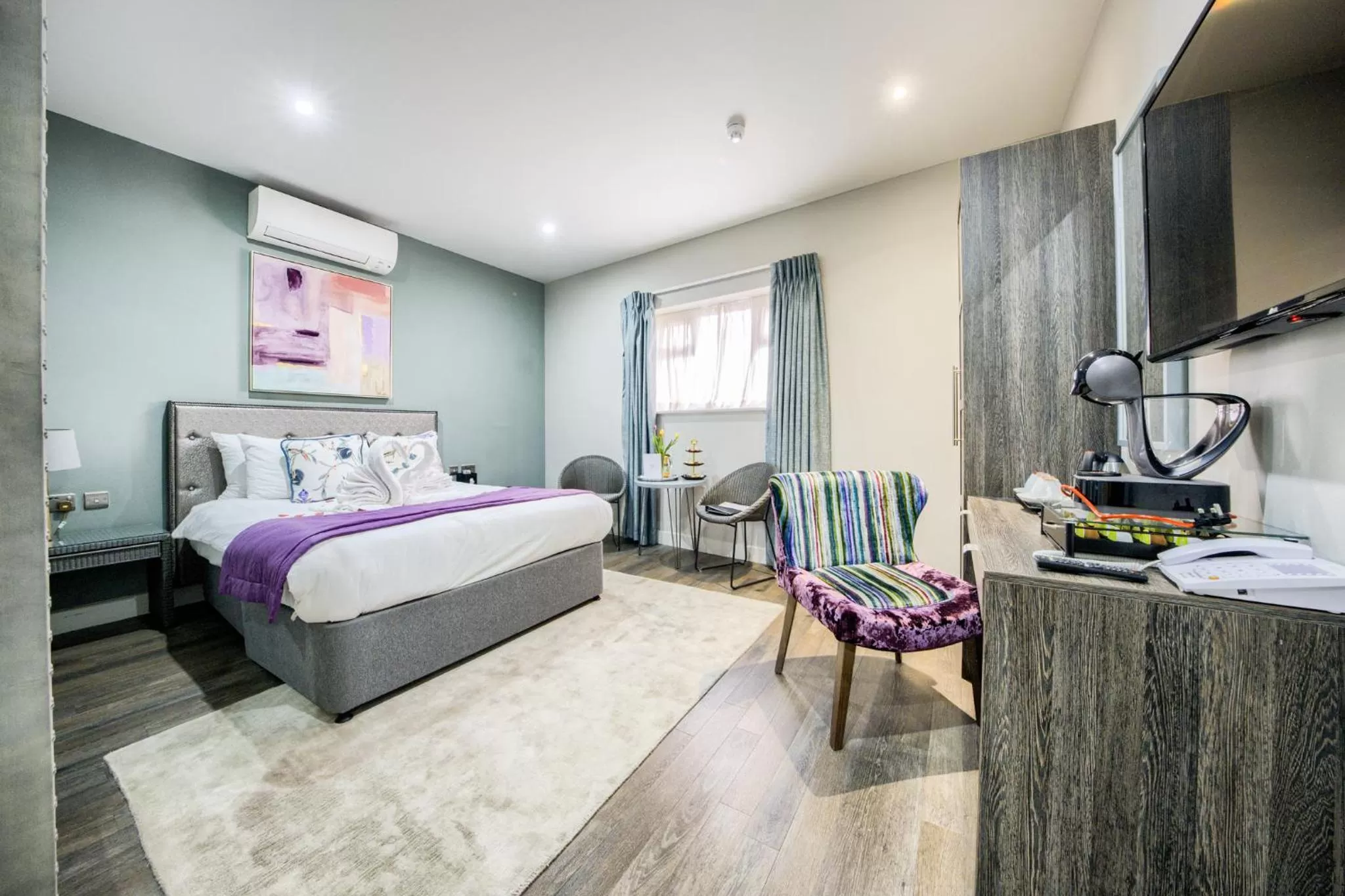 Photo of the whole room, Bed in Villare Leicester City Centre hotel