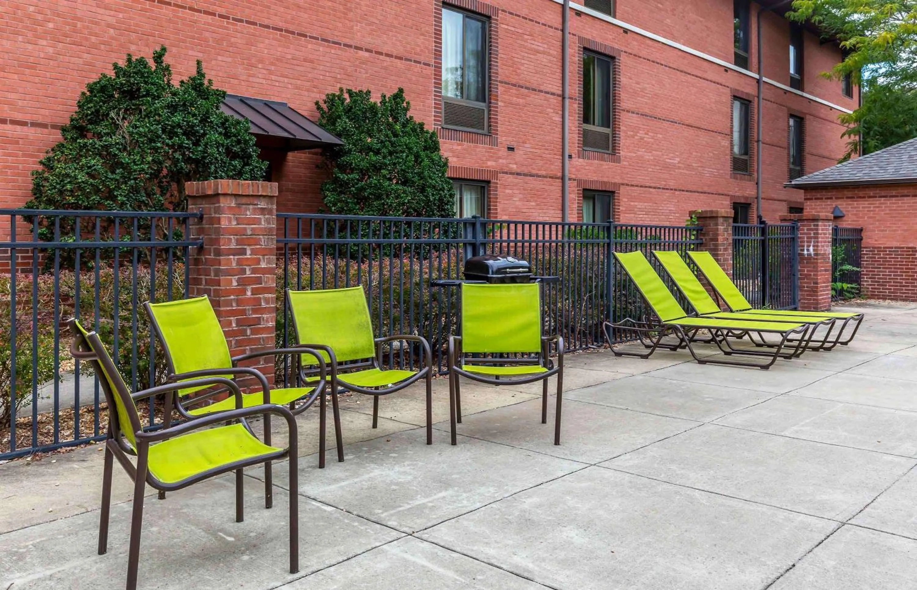 Property building in Extended Stay America Select Suites - Raleigh - Cary - Regency Parkway South