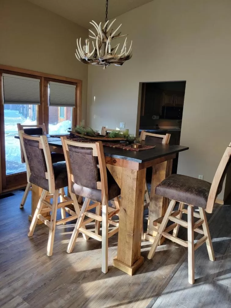 Dining area in Whitetail Lodge
