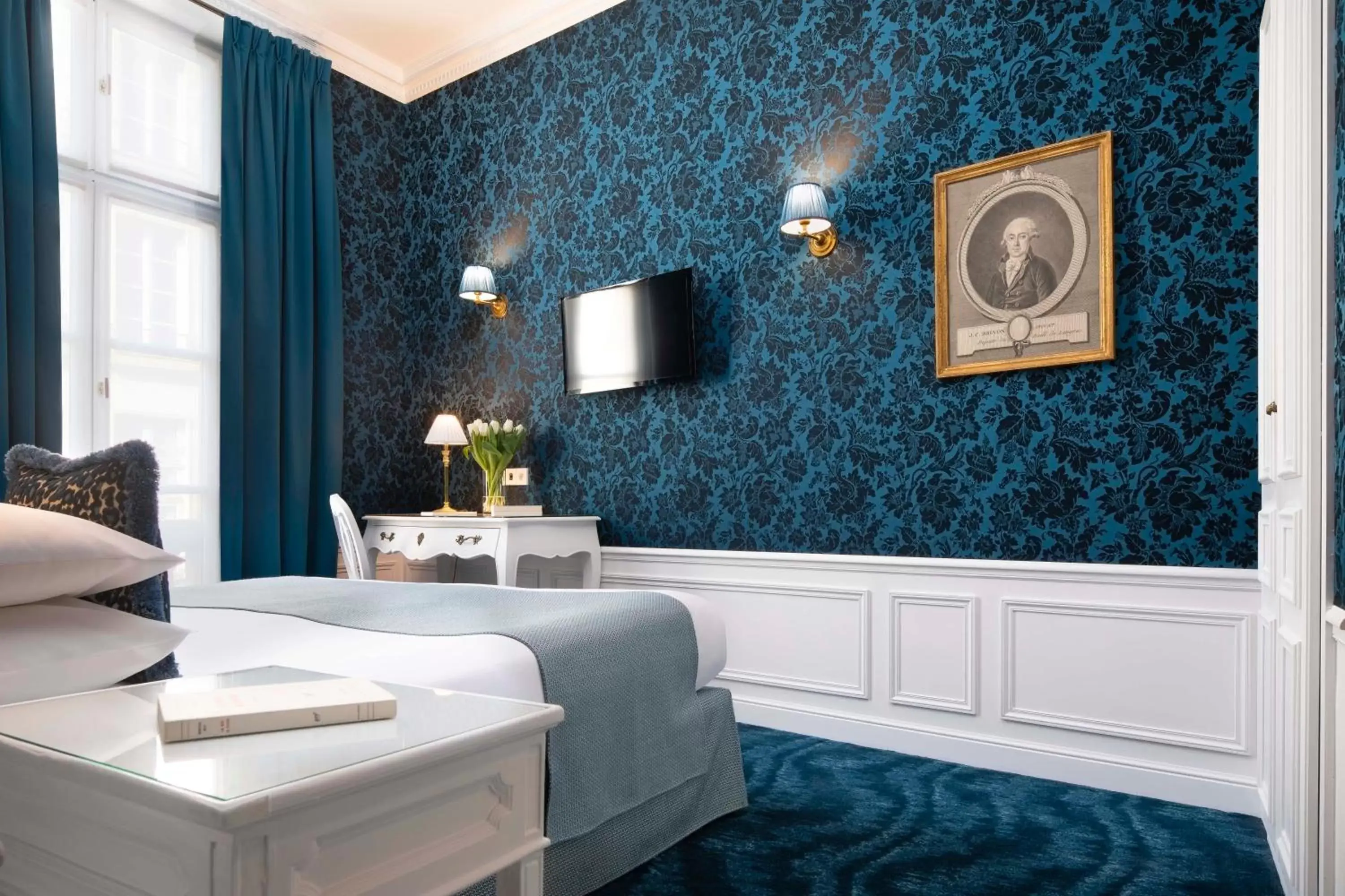 Two Adjacent Rooms in Odeon Hotel Two Adjacent Rooms in Odeon Hotel