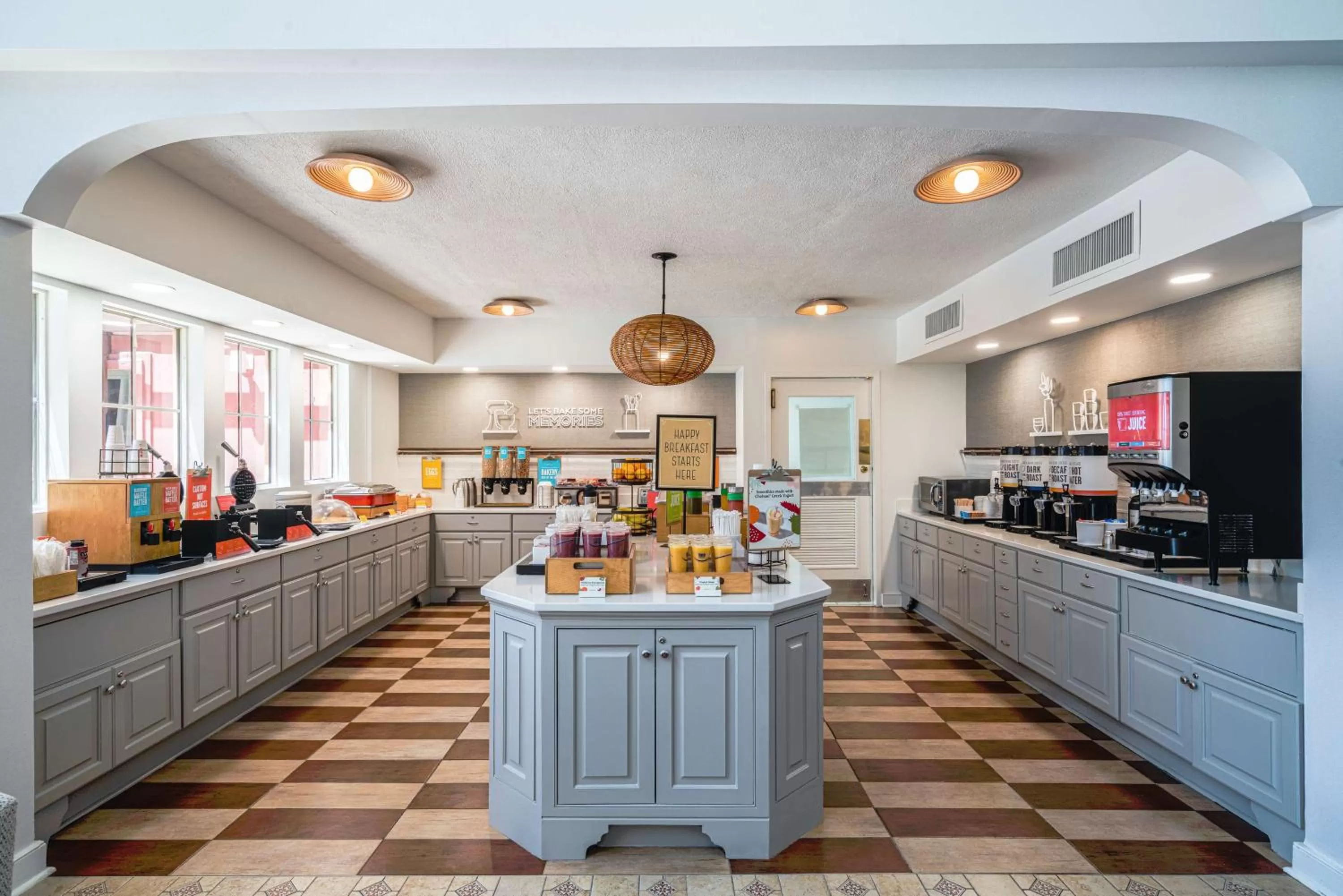 Breakfast in Hampton Inn & Suites Amelia Island-Historic Harbor Front