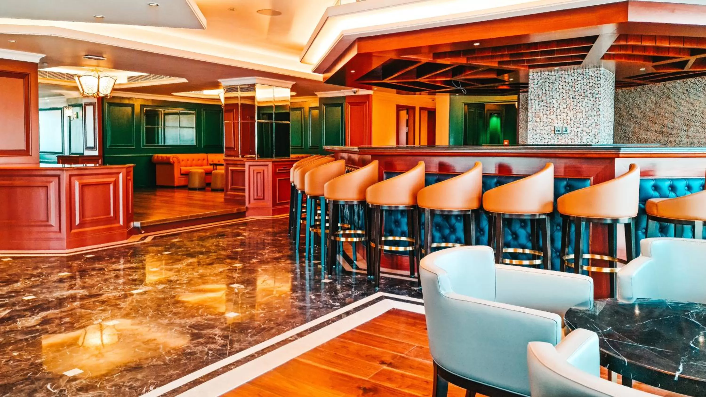 Lounge or bar in Holiday Inn Dhaka City Centre by IHG