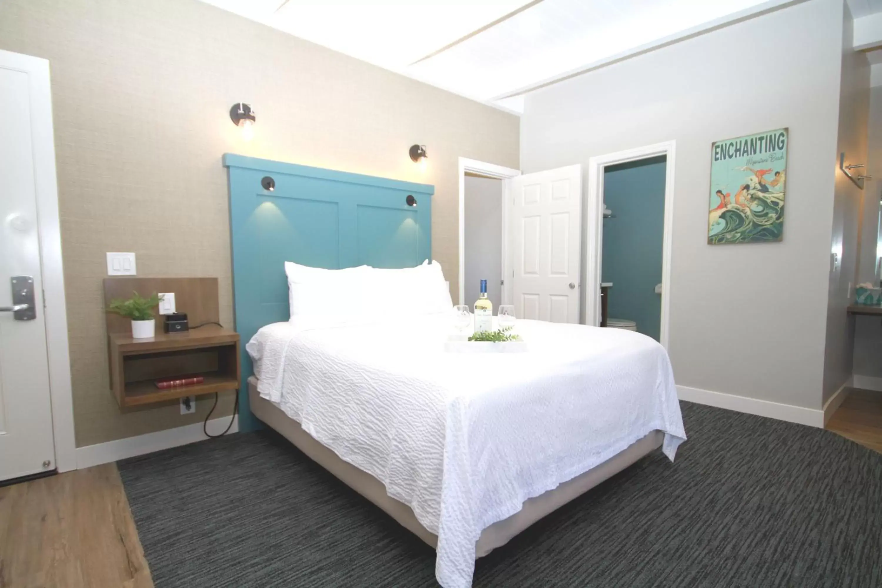 Budget Single Queen Room. No Pets in Castle Inn Budget Single Queen Room. No Pets in Castle Inn