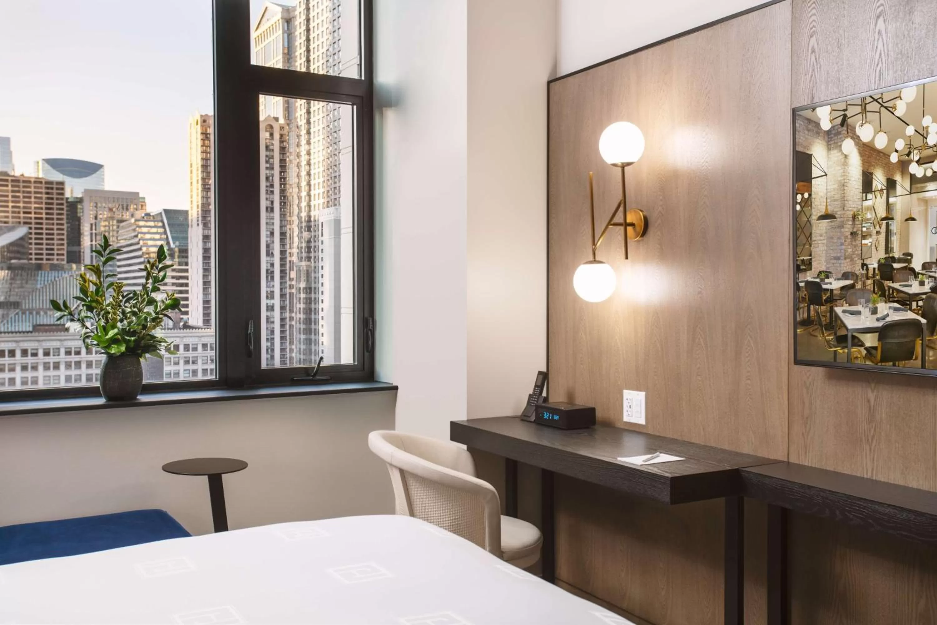 Deluxe King - Disability Access in Arlo Chicago