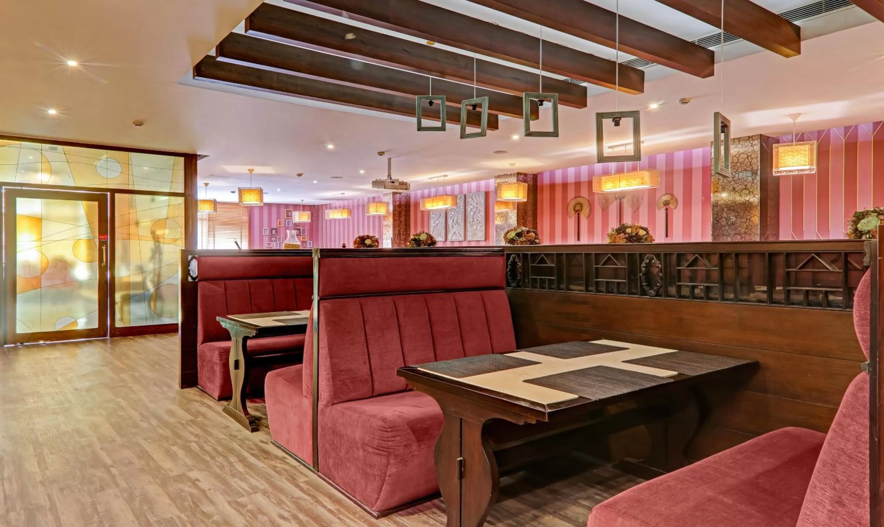 Restaurant/places to eat in Treebo Edesia