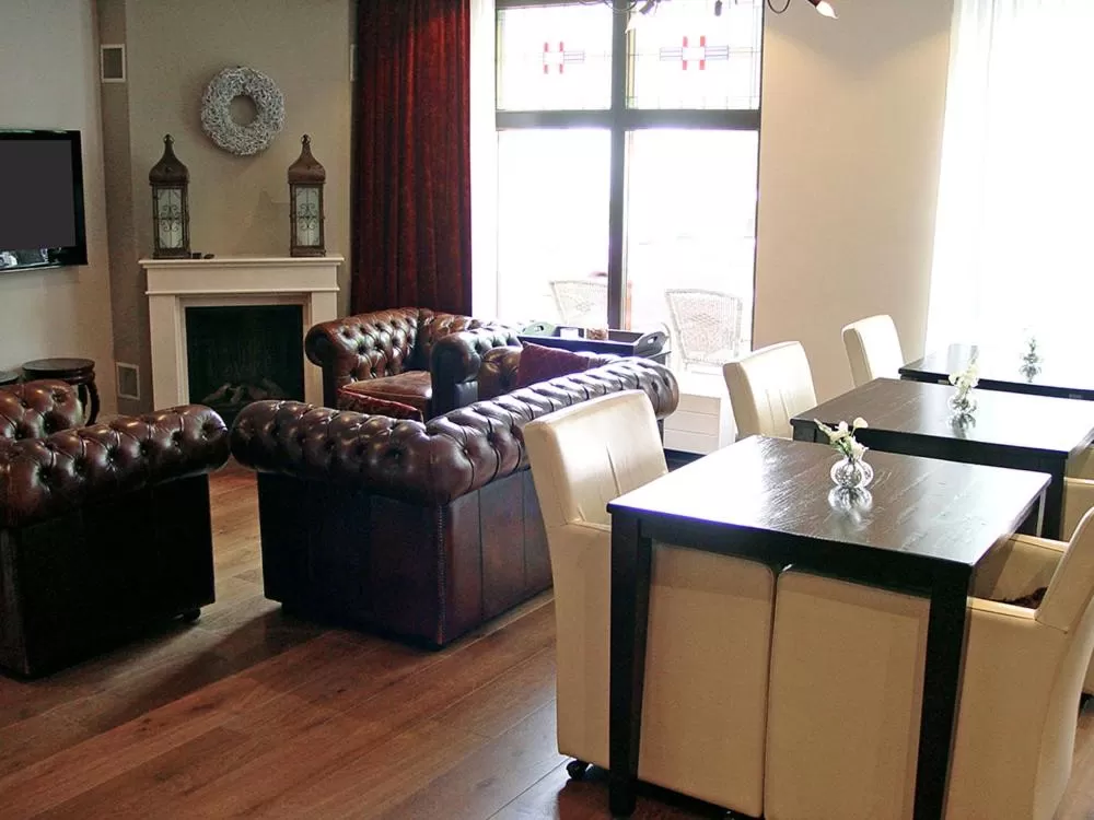 Communal lounge/ TV room, Seating Area in Hotel Huys van Heusden
