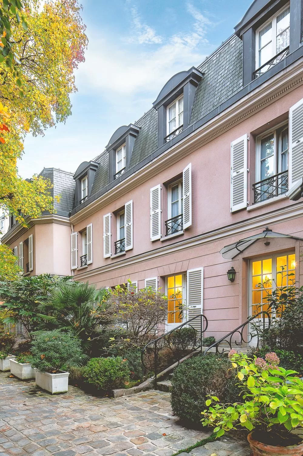 Property building in Hotel des Grandes Ecoles