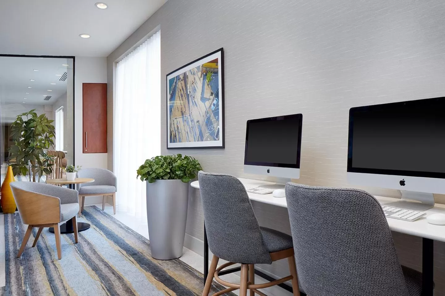 Business facilities in Holiday Inn & Suites Montreal Airport by IHG
