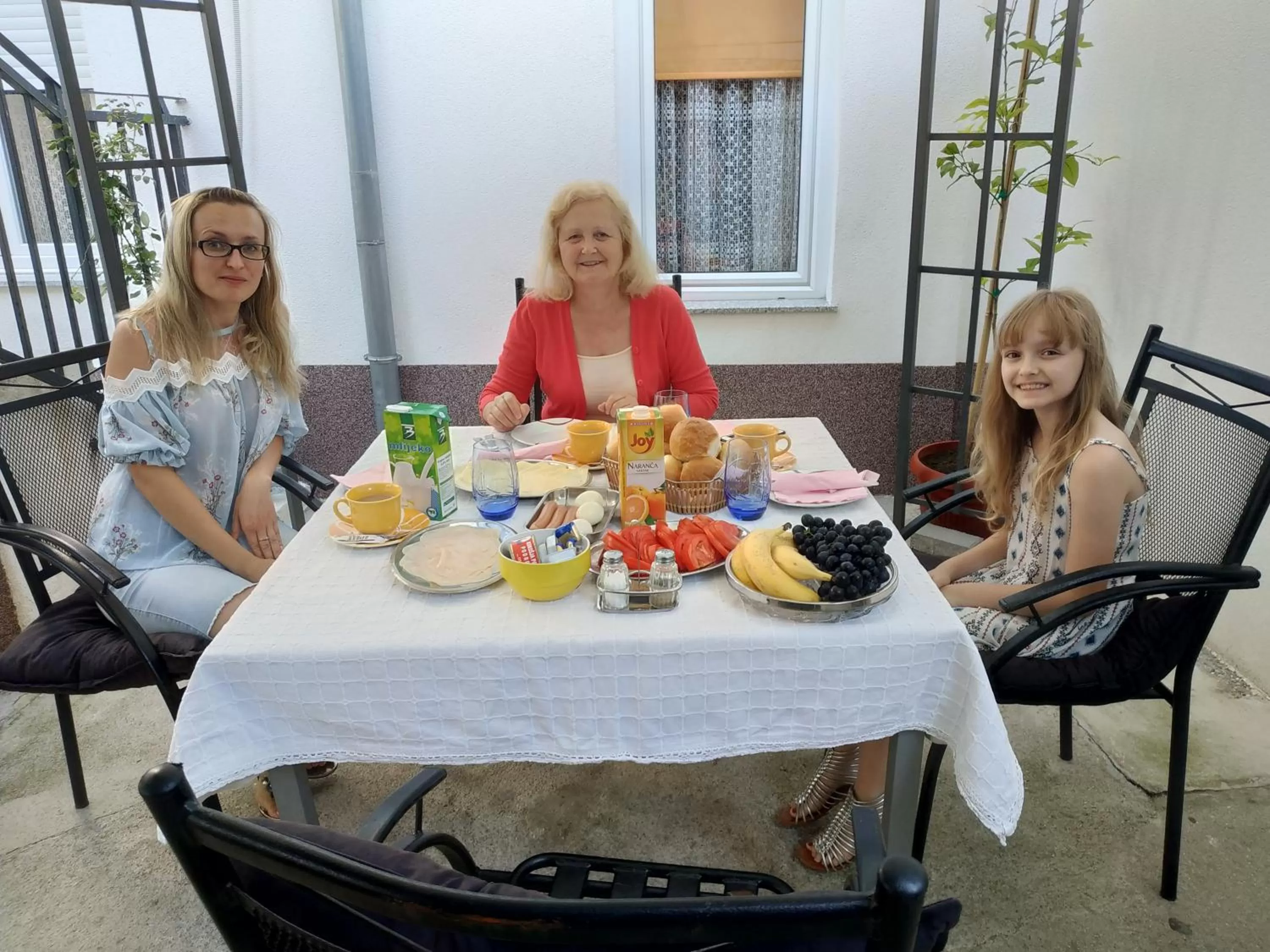 Breakfast in Guest House Nana