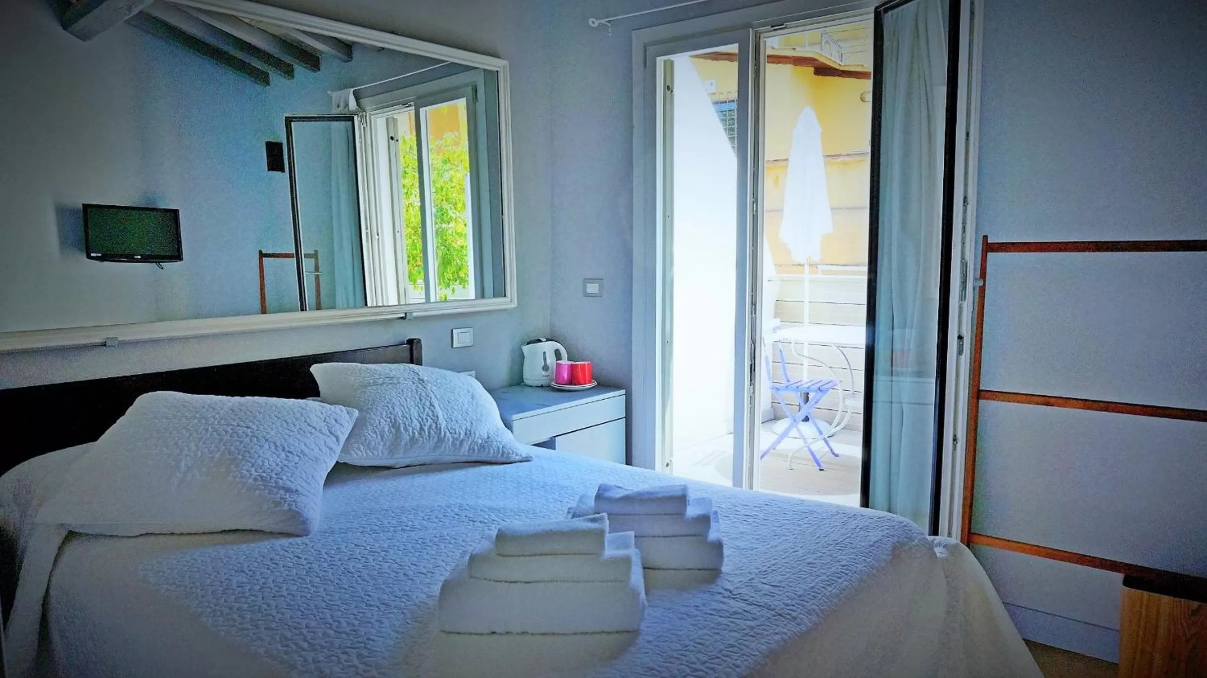 TV and multimedia, Bed in Buonanotte Colosseo