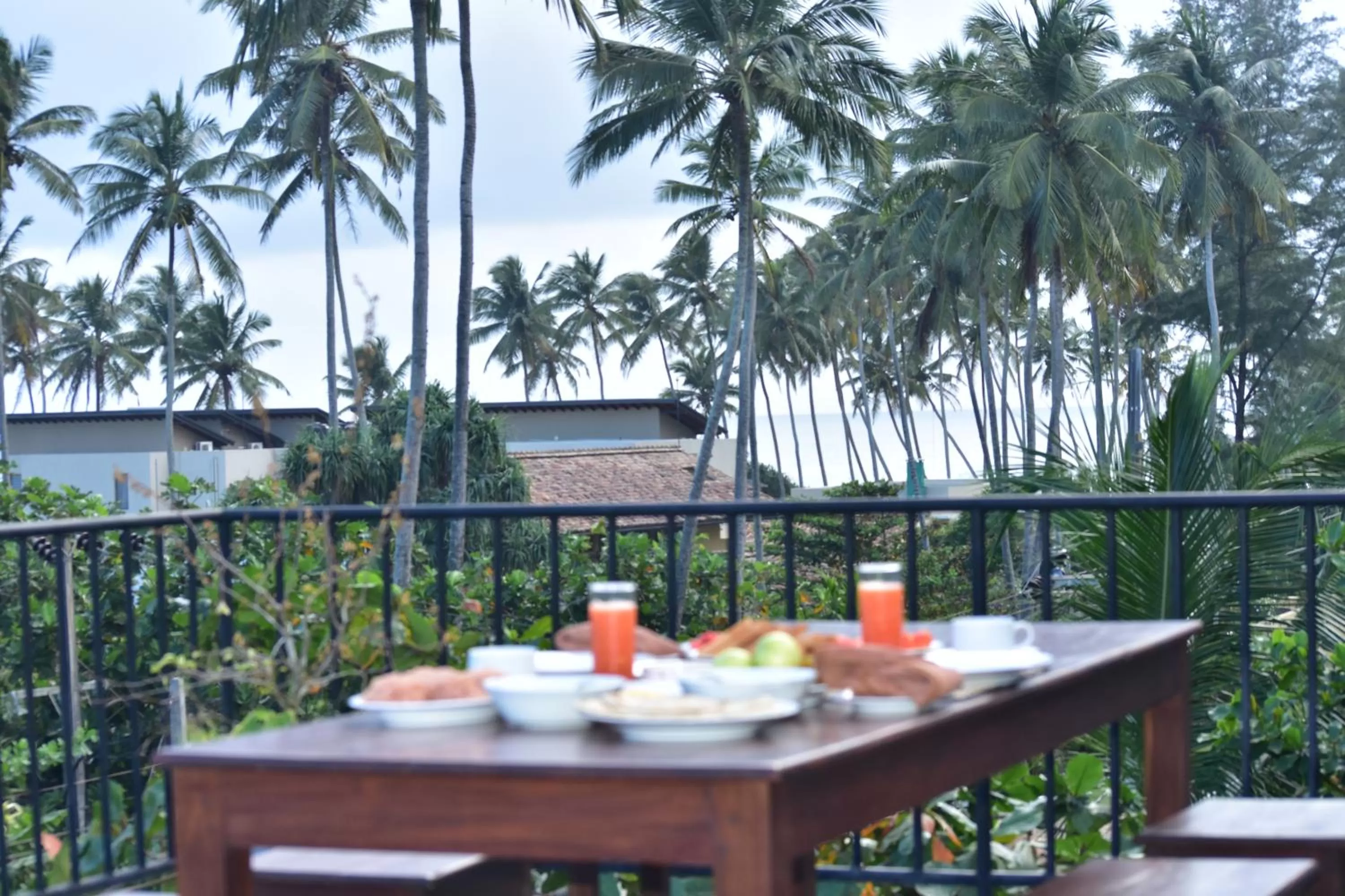 Food and drinks in Green Almond Hotel