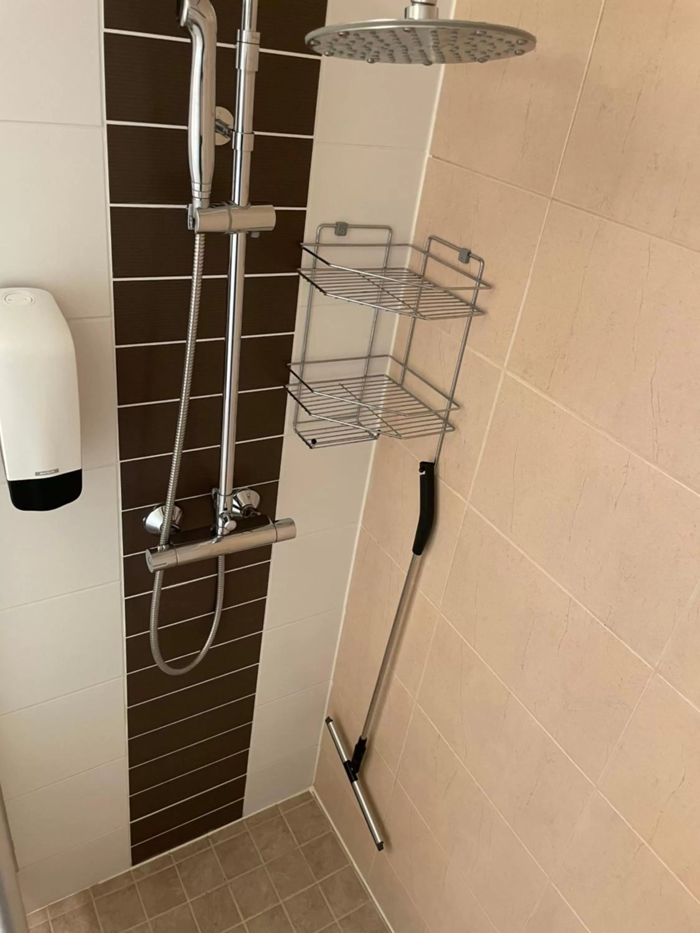 Shower in Lapin Satu