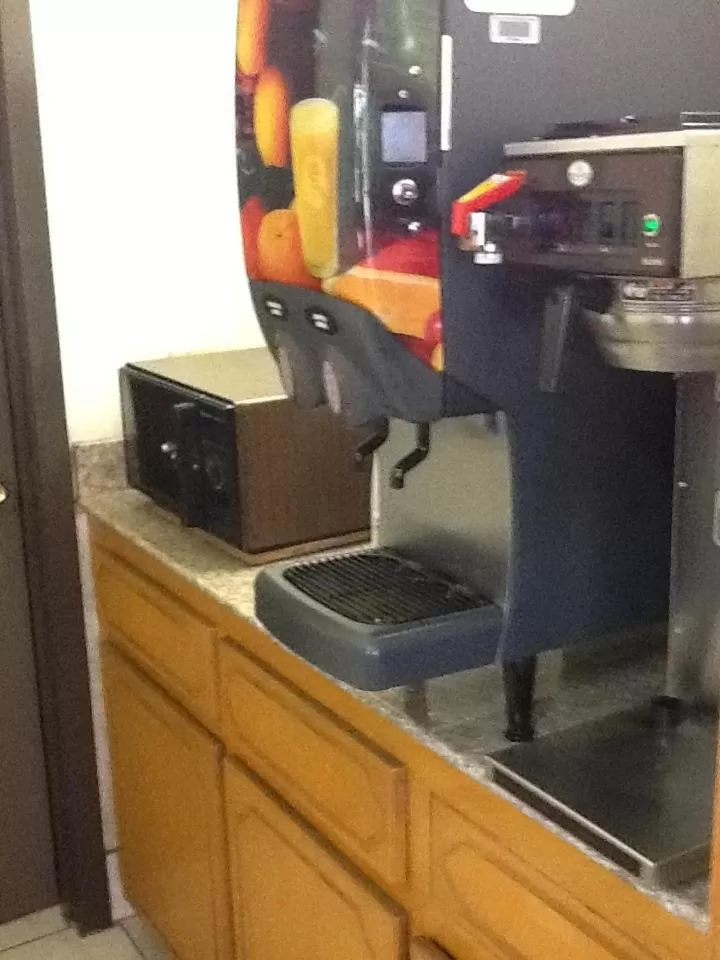 Drinks in Americas Best Value Inn - Brookhaven