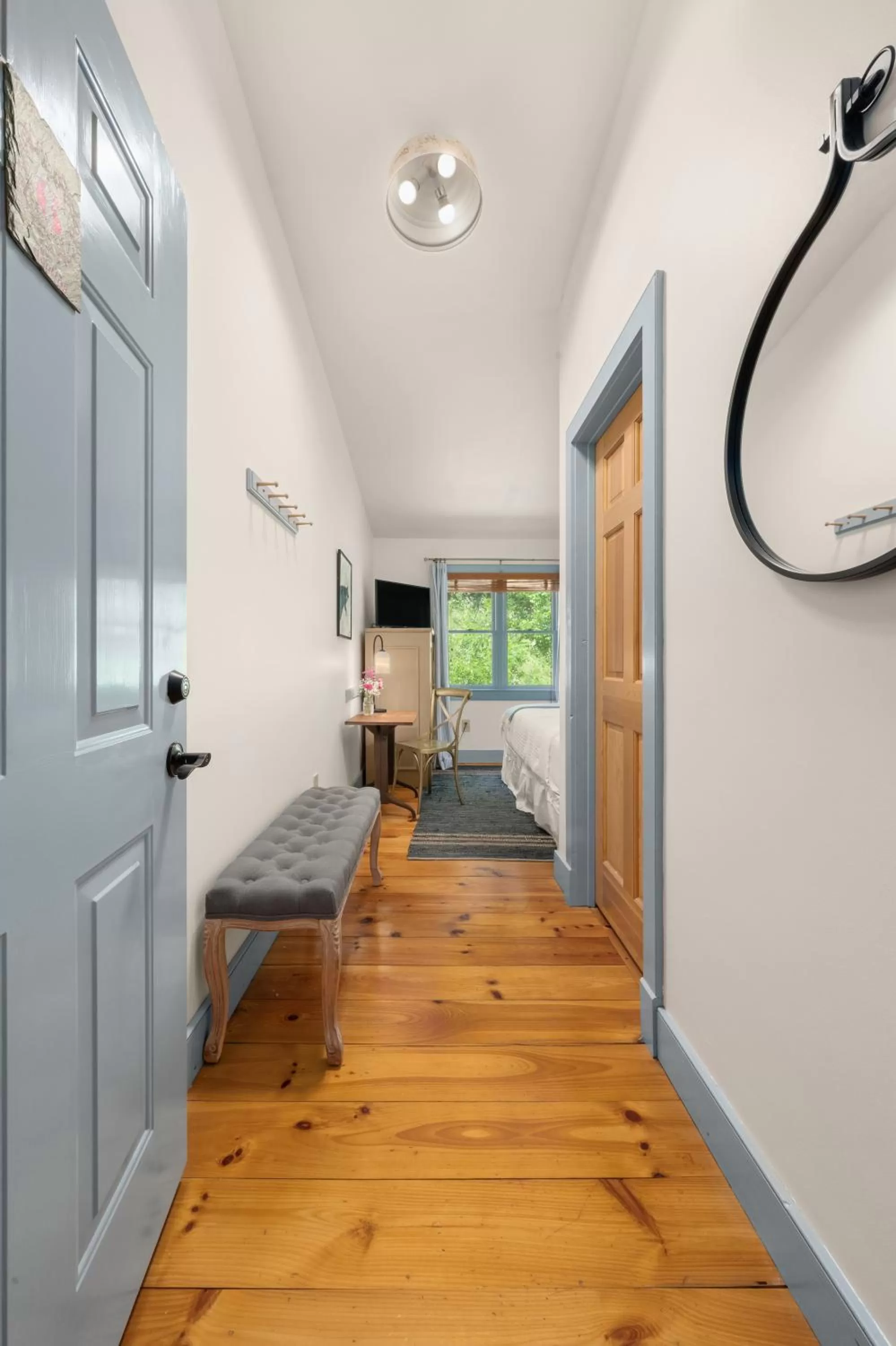 Seating area, Bed in Inn at Silver Maple Farm