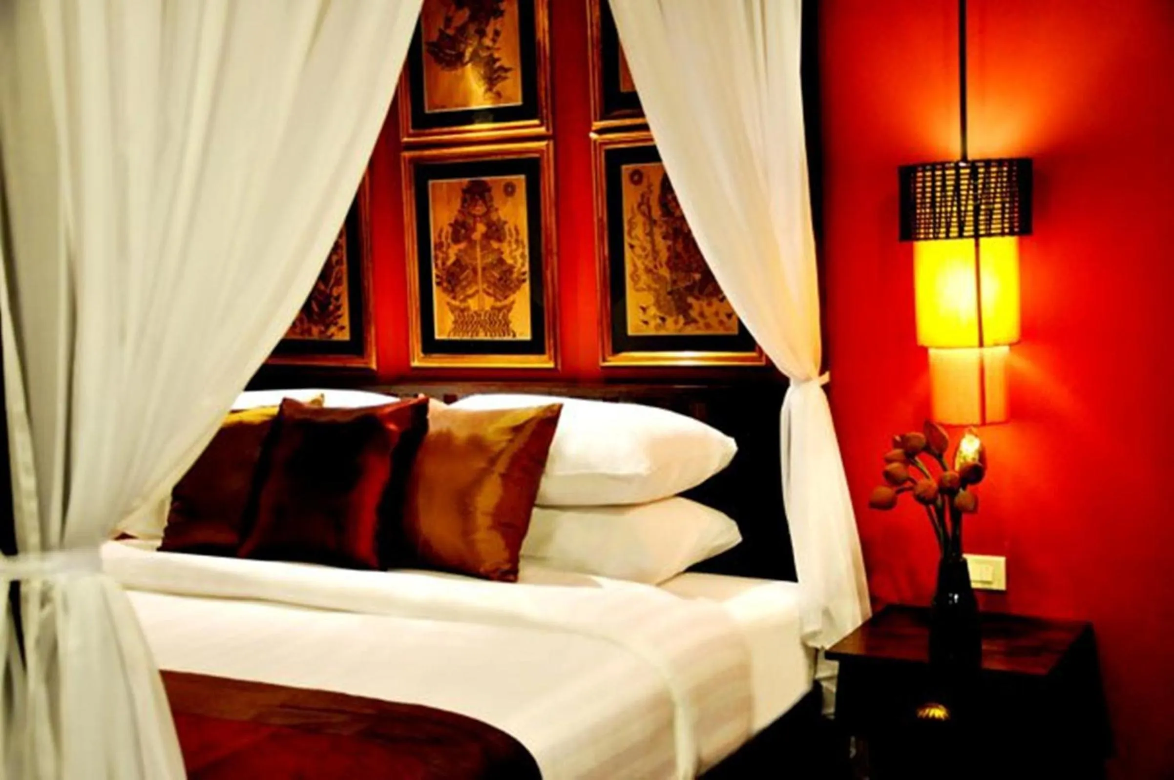 Bed in Siralanna Hotel