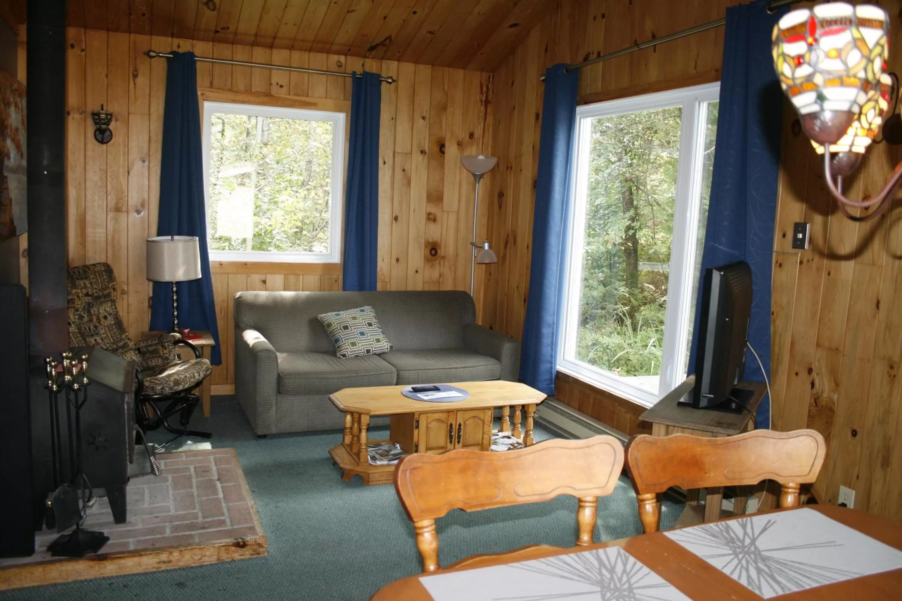 Living room, Seating Area in Auberge et Chalets sur le Lac