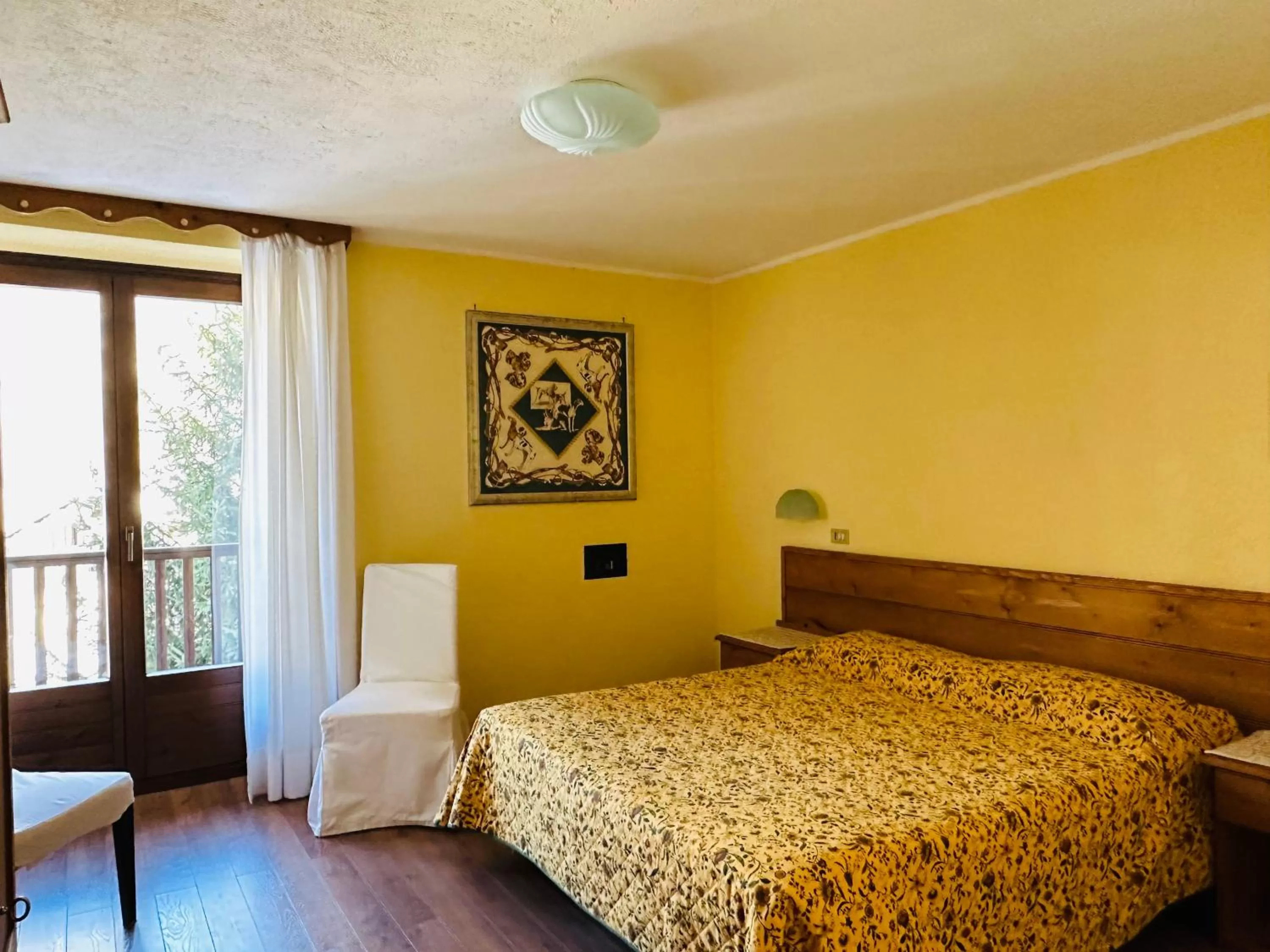 Photo of the whole room, Bed in Centrale