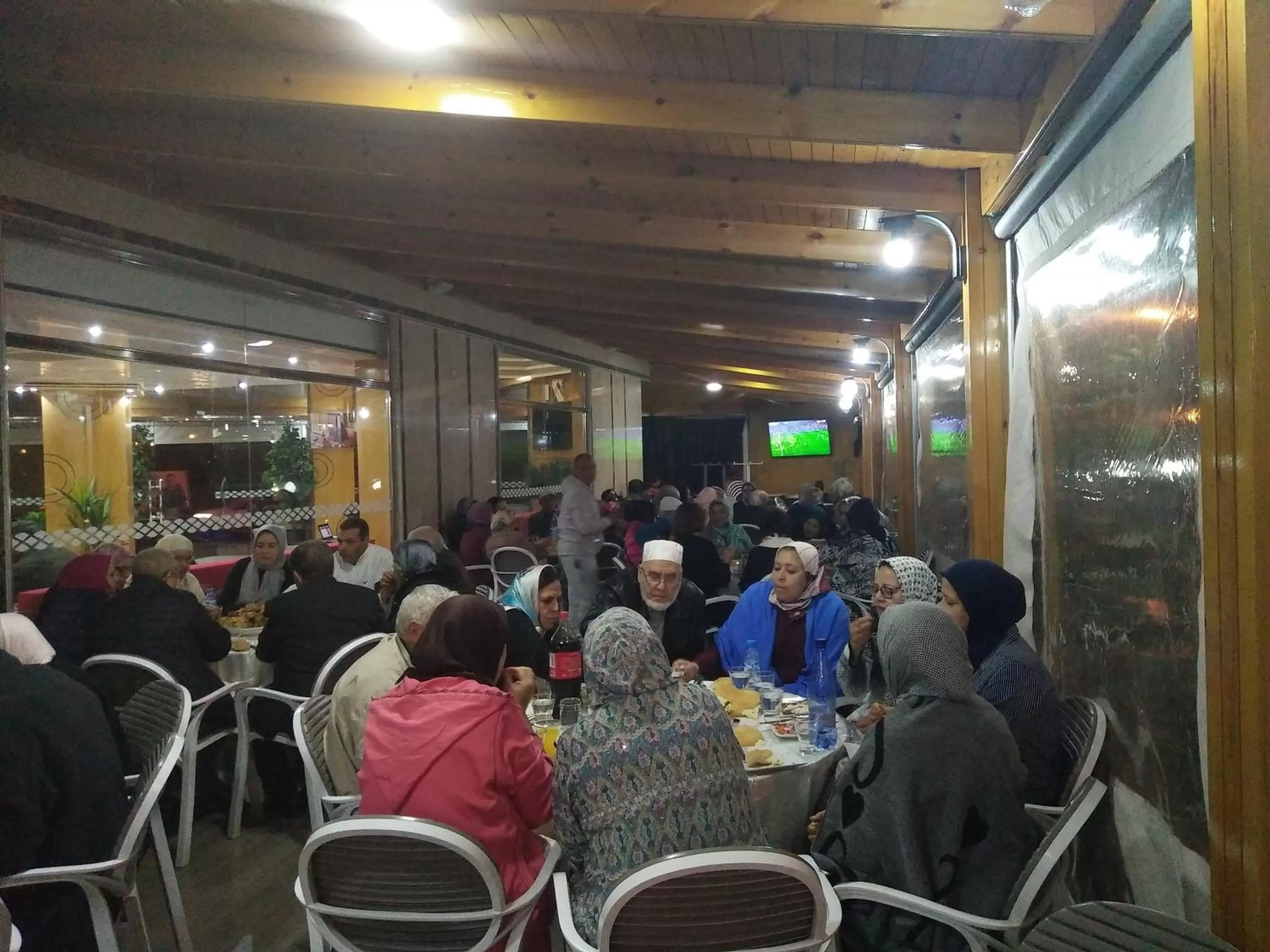 Restaurant/Places to Eat in Hôtel Hadaik Ain Asserdoune