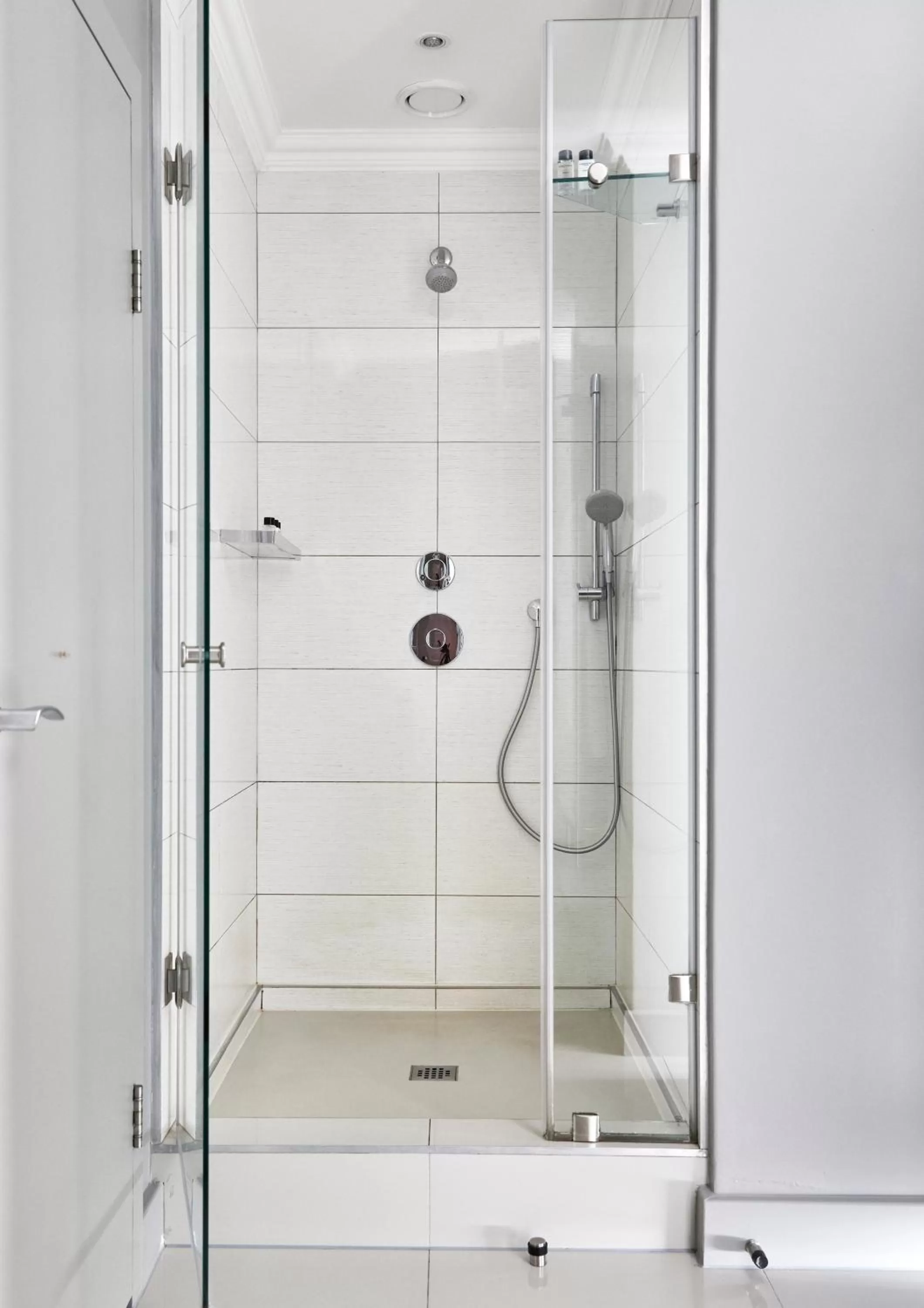 Shower in Queen Victoria Hotel by NEWMARK