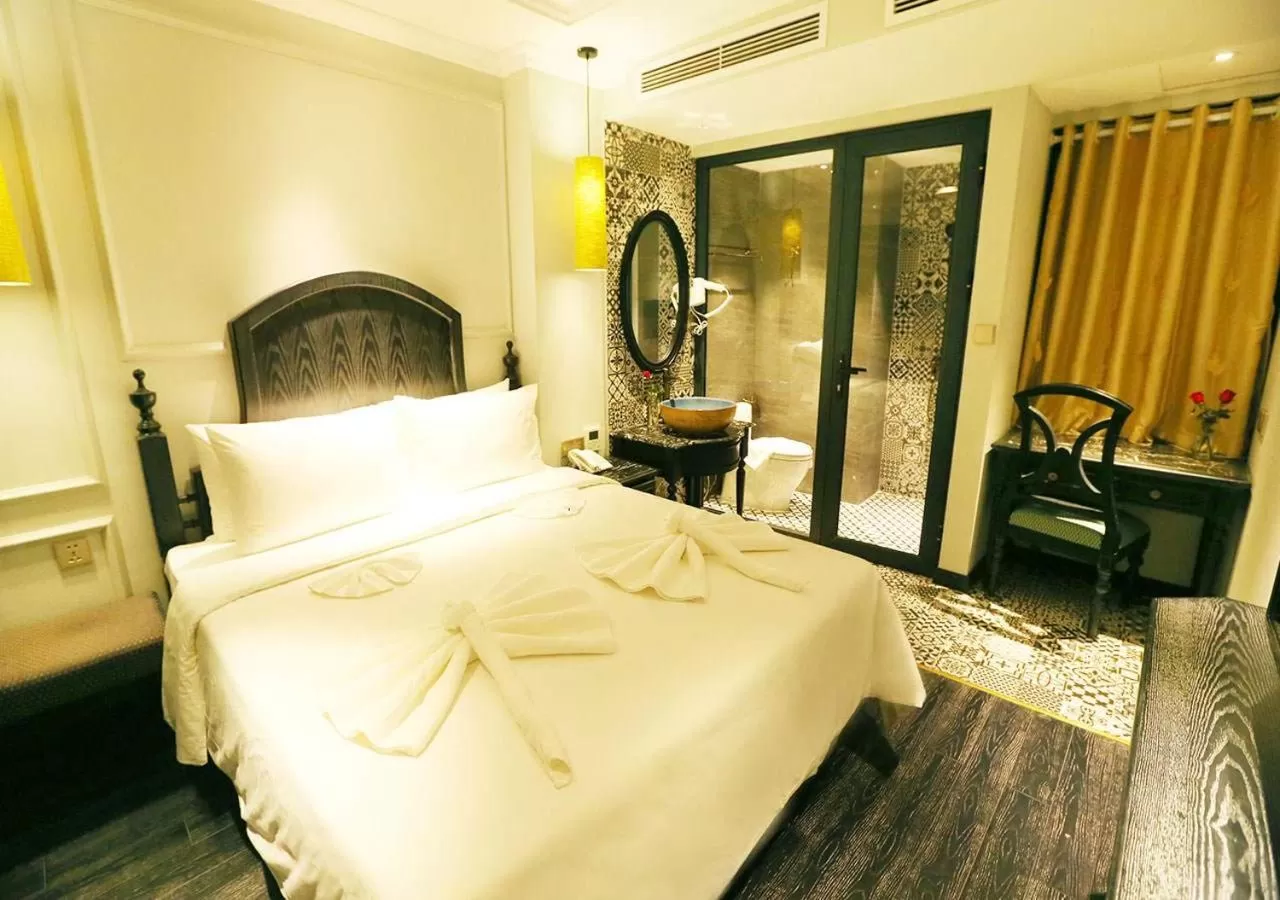 Photo of the whole room, Bed in Hanoi Emerald Waters Hotel Valley