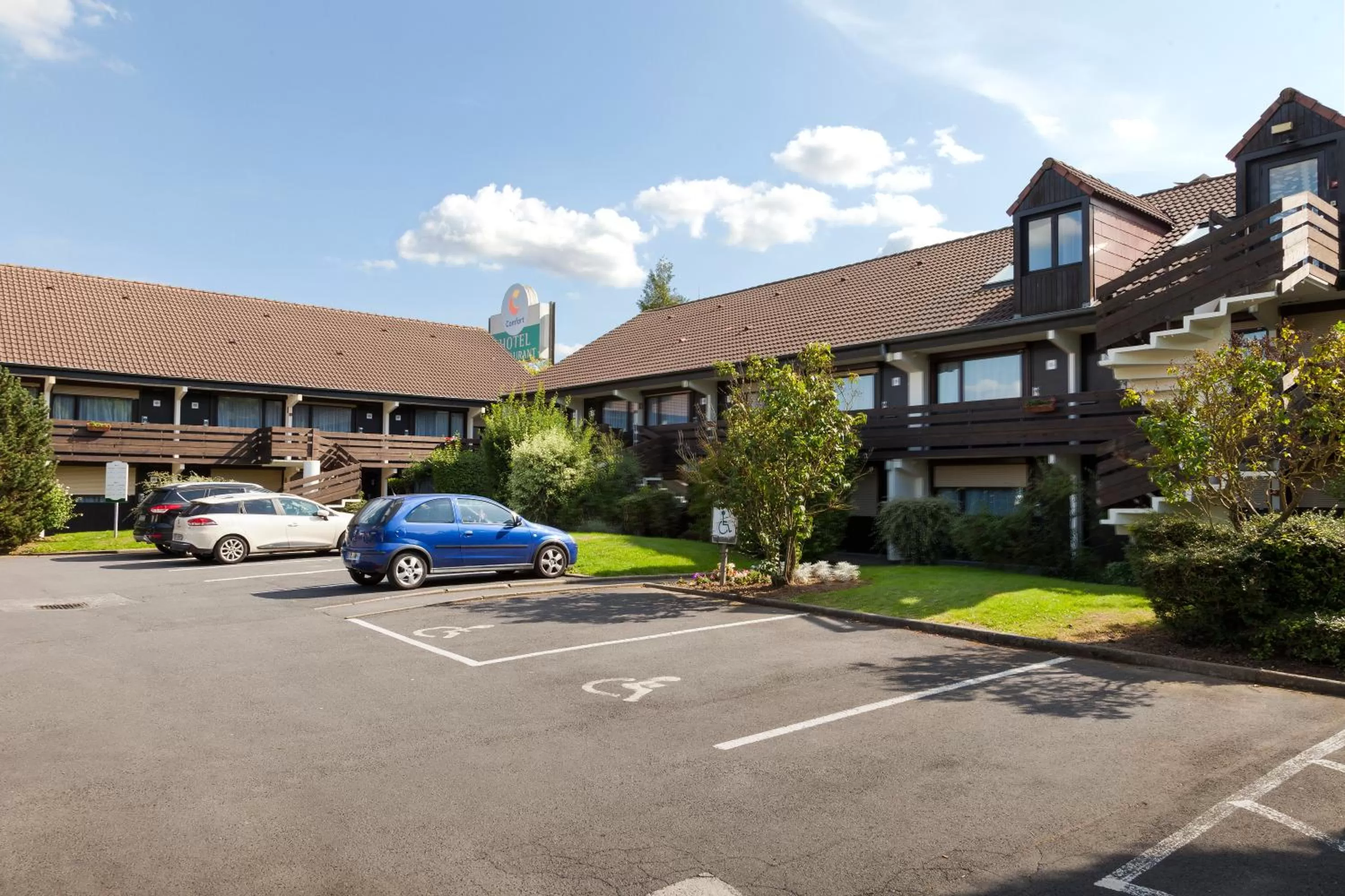 Property building in Comfort Hotel Lens - Noyelles Godault