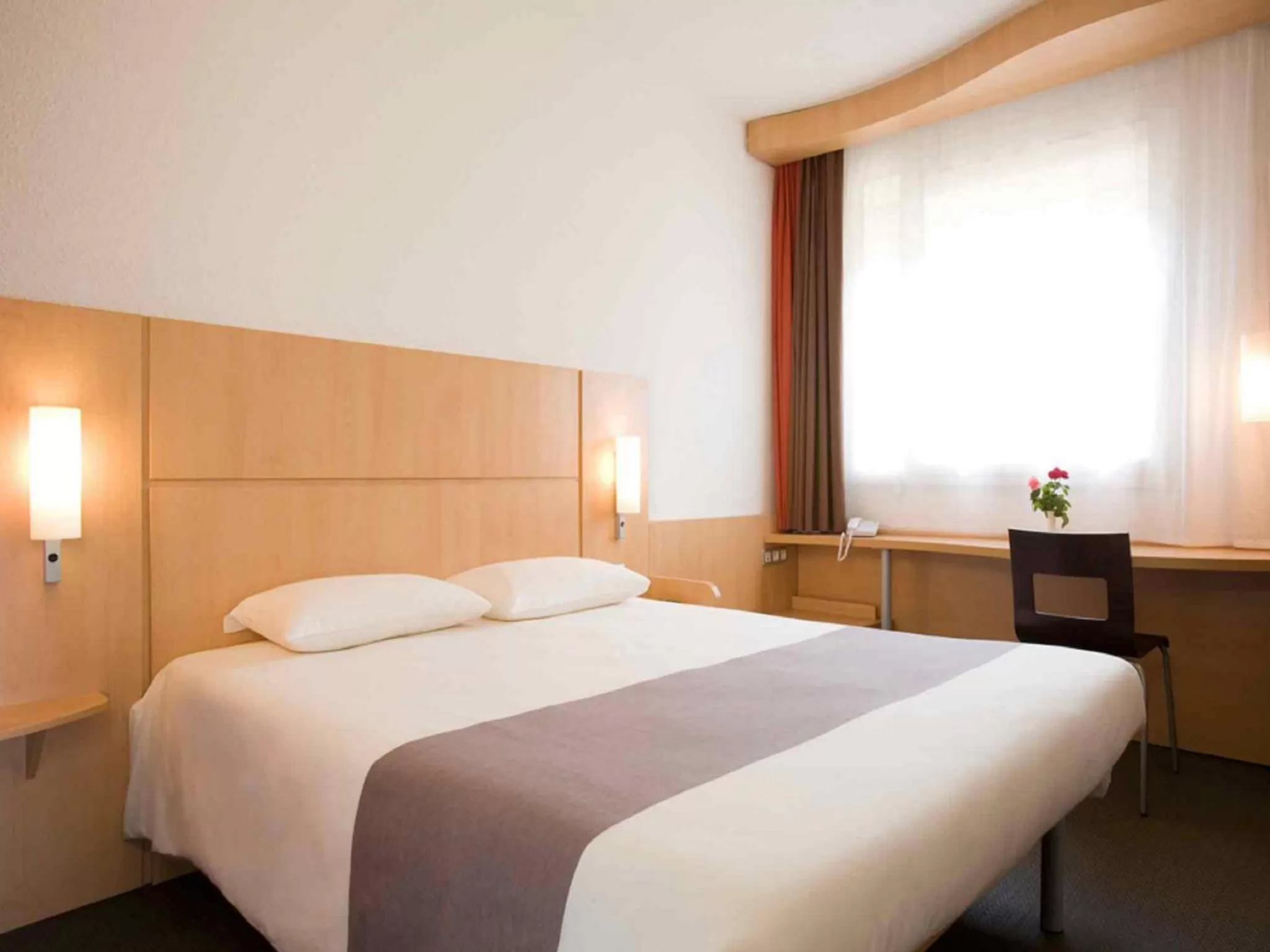 Day, Bed in Ibis Cotonou