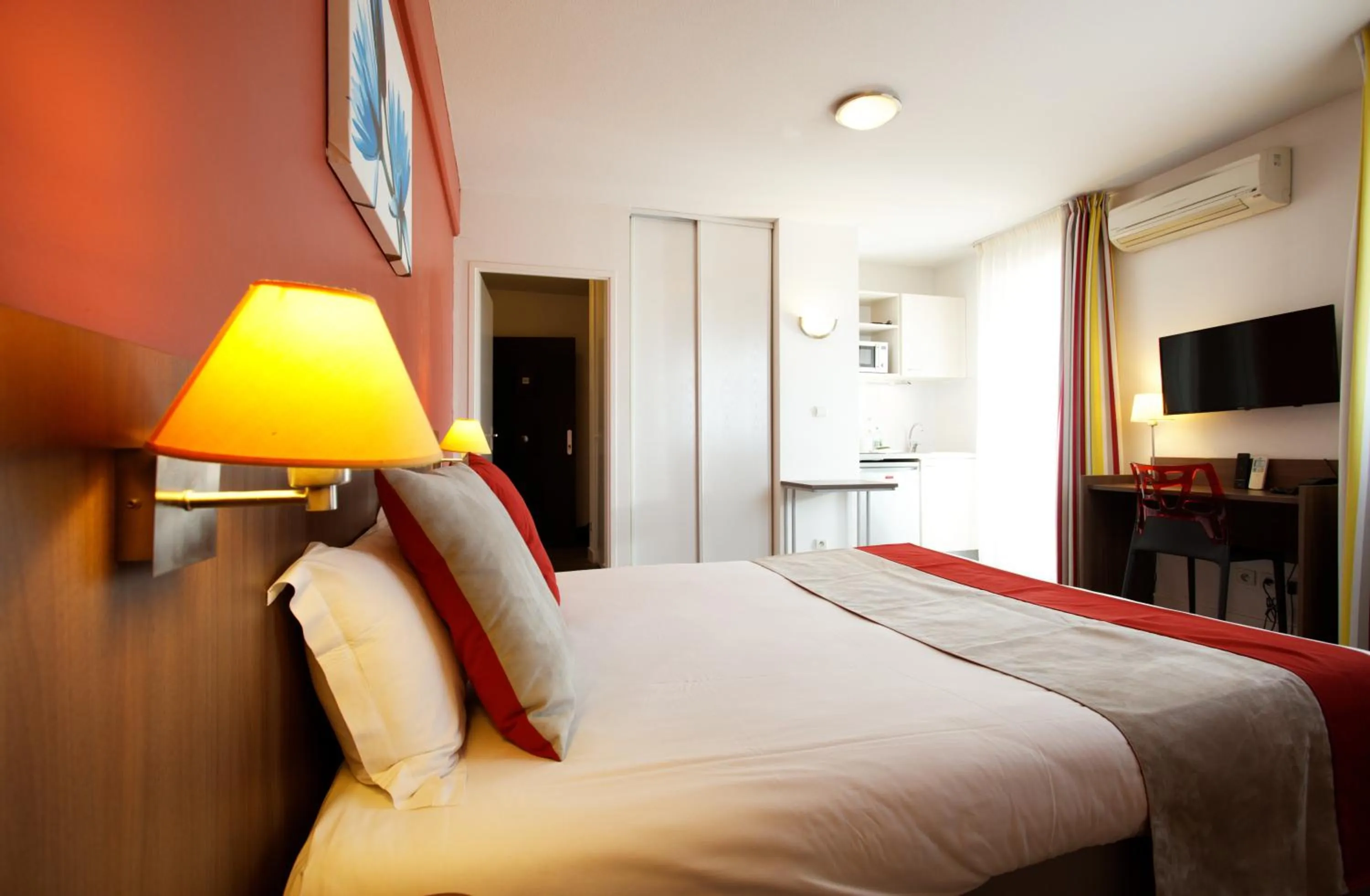 TV and multimedia, Bed in Appart-Hôtel Mer & Golf City Perpignan Centre