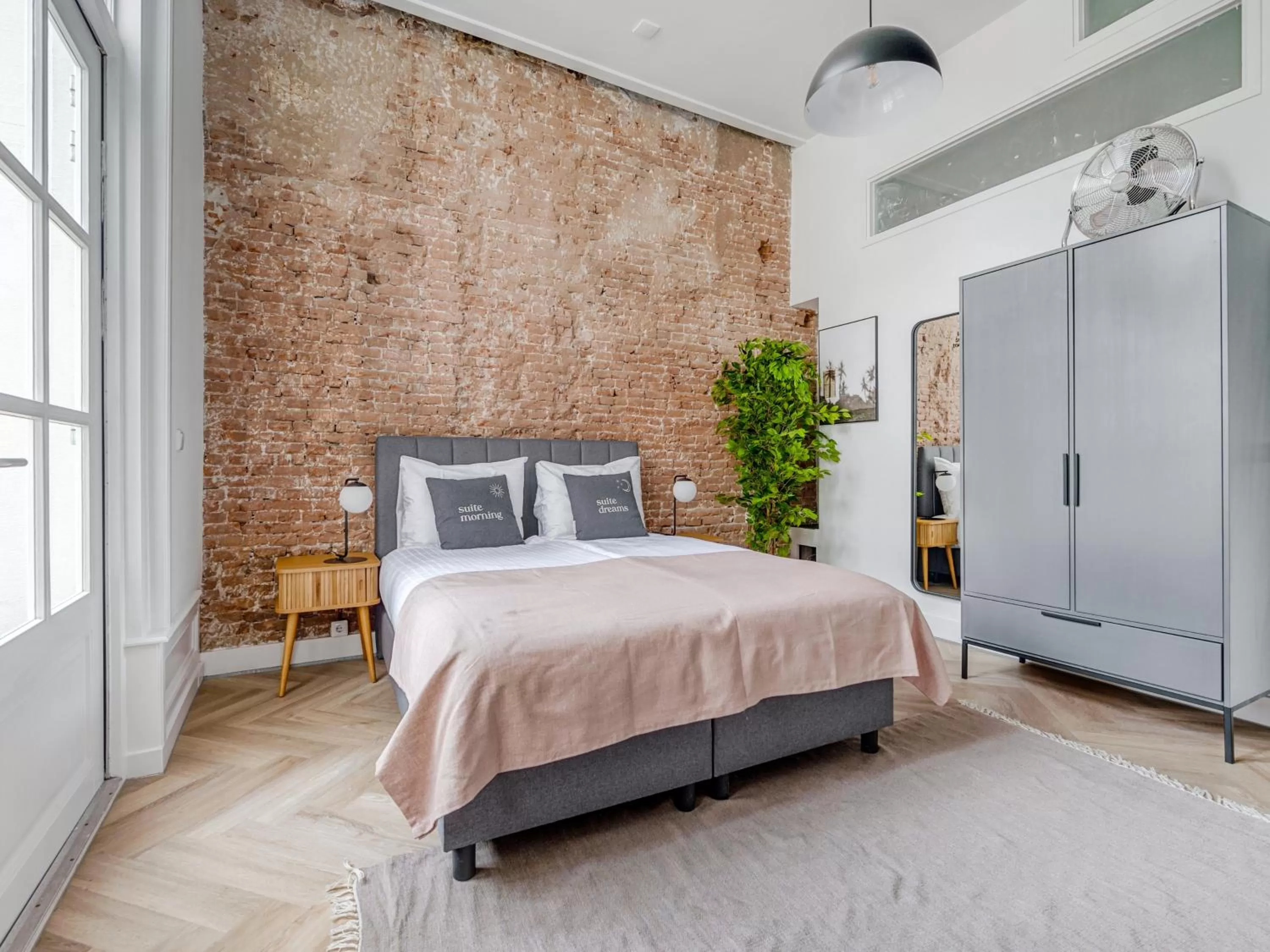 Bed in City Rooms Amsterdam Hemonystraat - Digital access