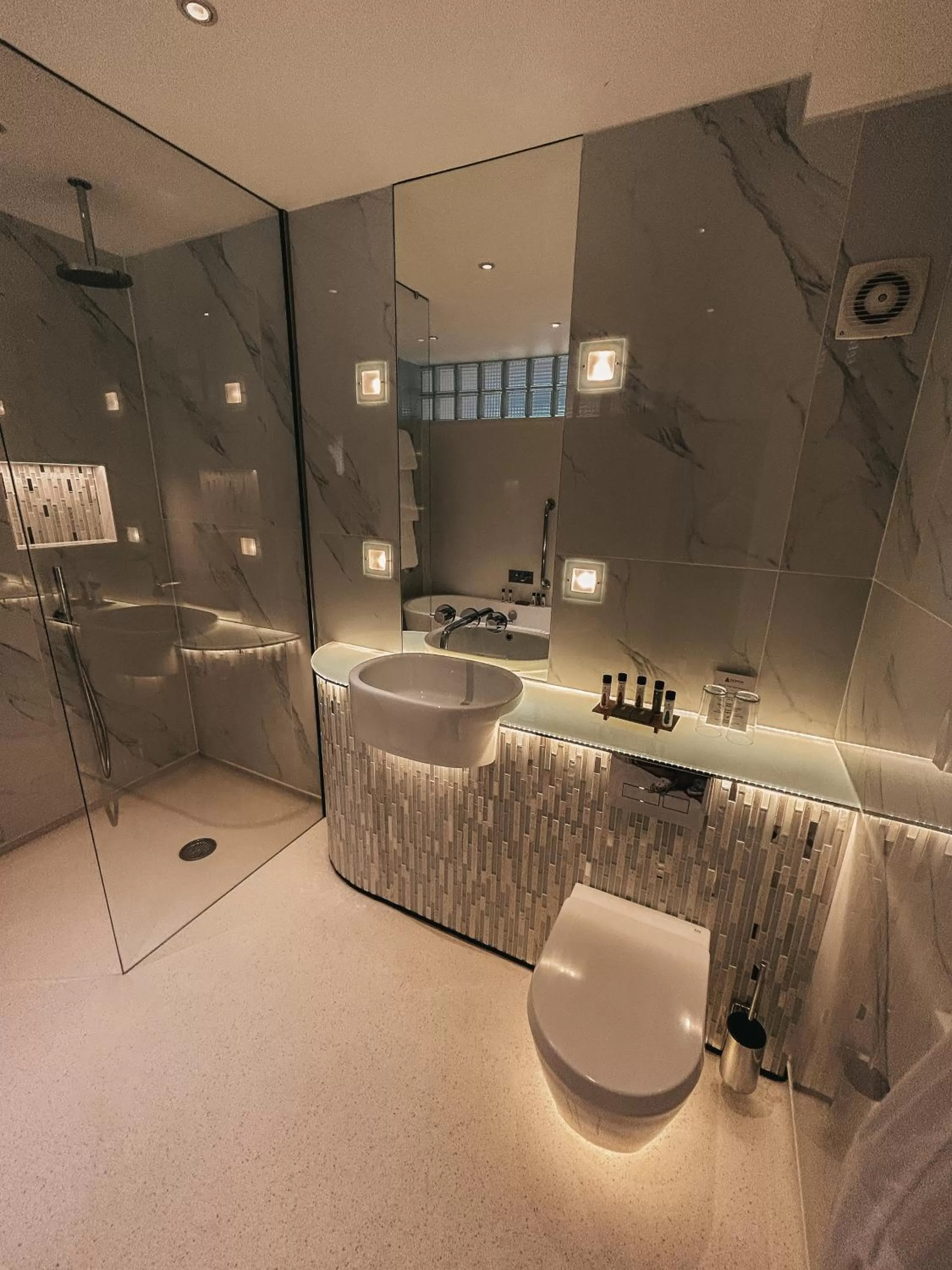 Bathroom in The Bell Inn Hotel