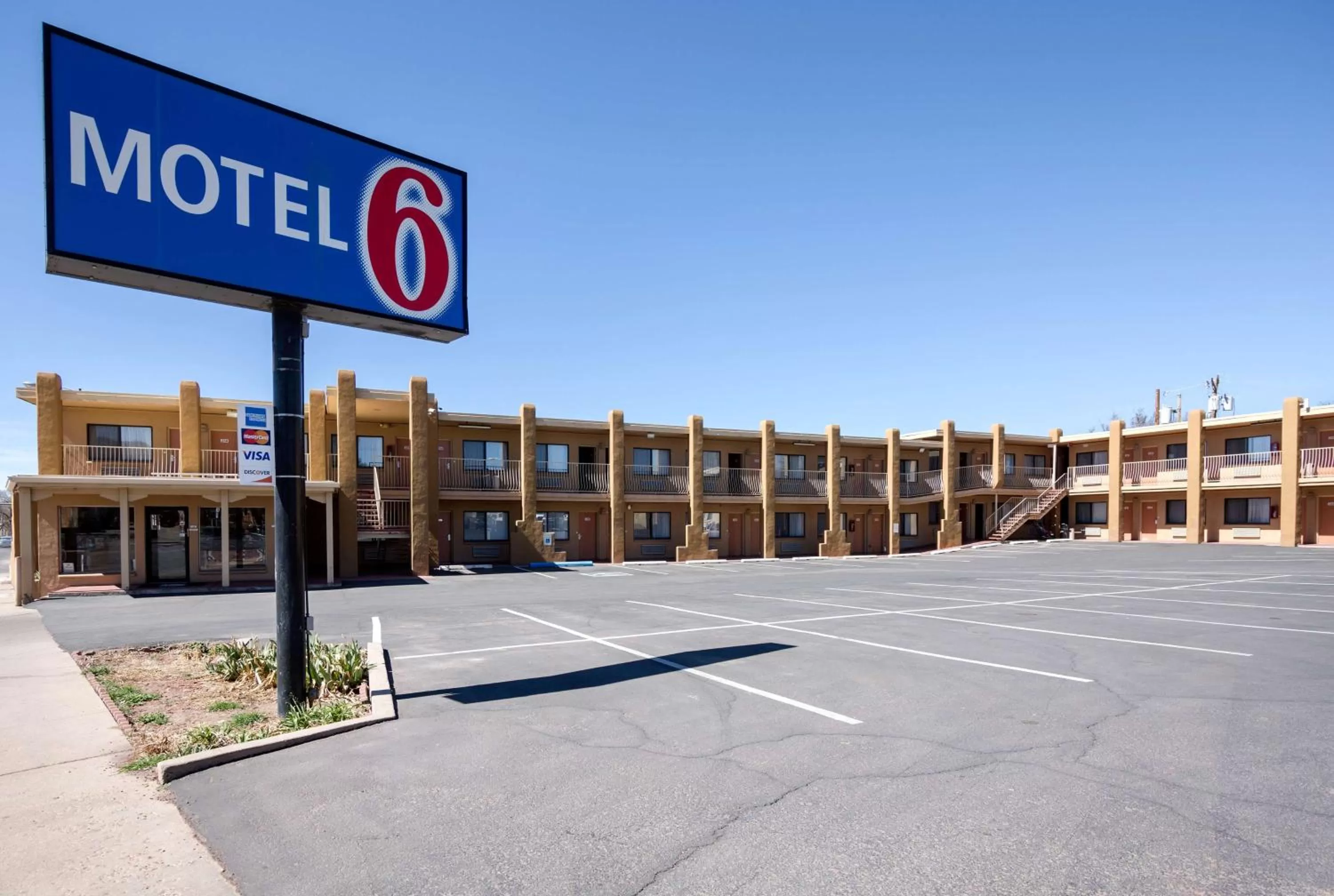 Property building in Motel 6-Santa Fe, NM - Downtown