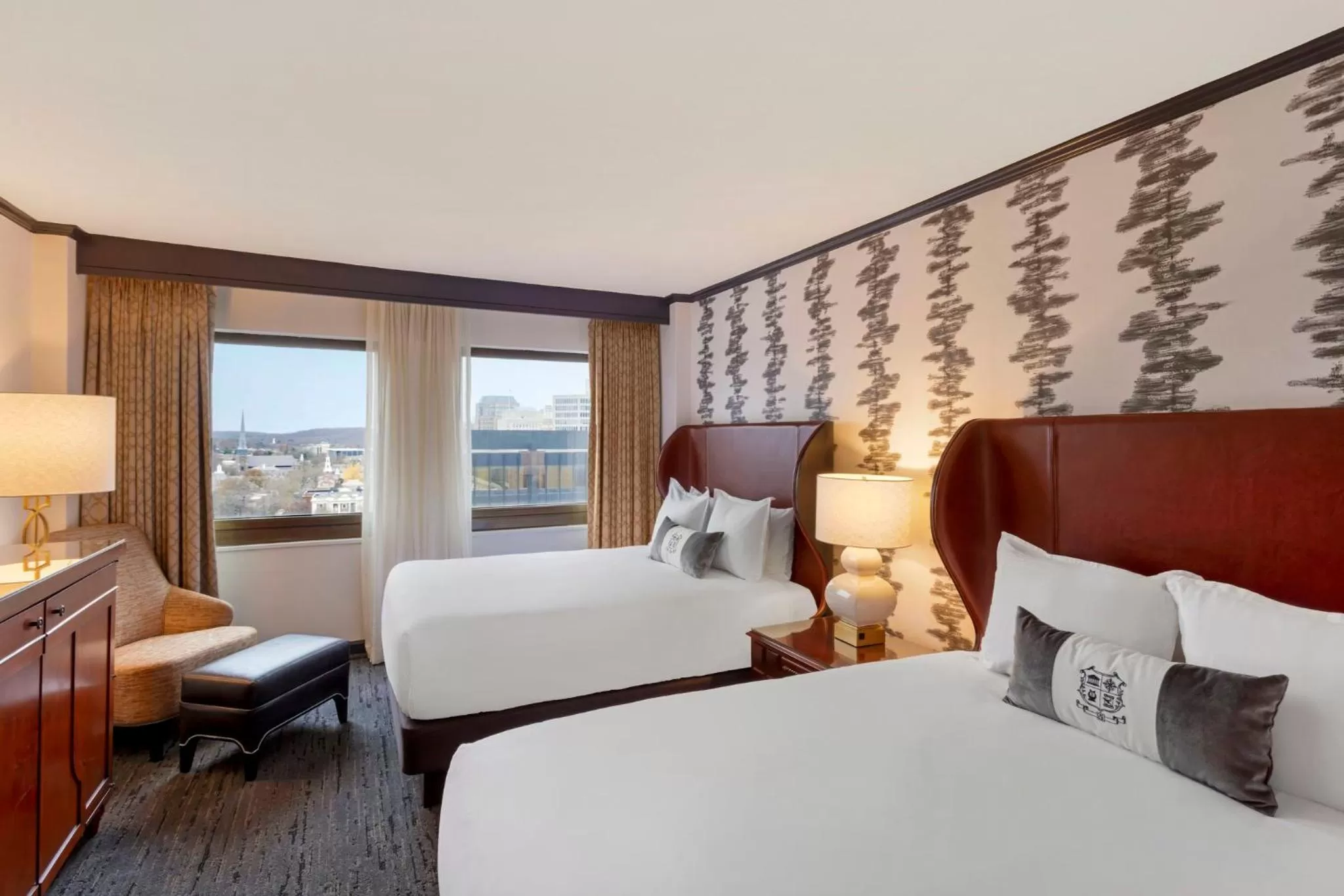 Photo of the whole room, Bed in Omni New Haven Hotel at Yale