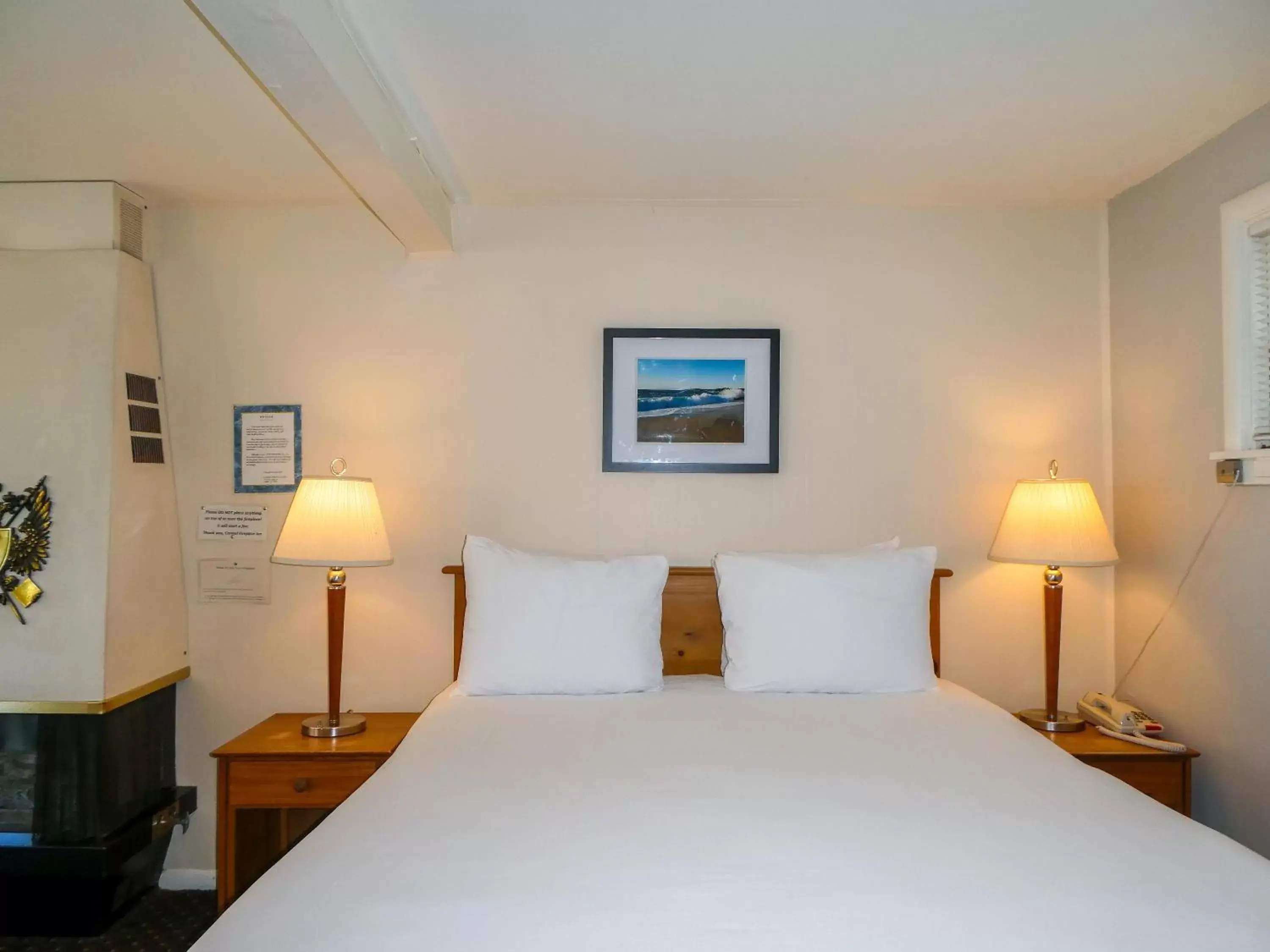 Lincoln Room, 1 Queen - Pet-Friendly in Carmel Fireplace Inn Lincoln Room, 1 Queen - Pet-Friendly in Carmel Fireplace Inn