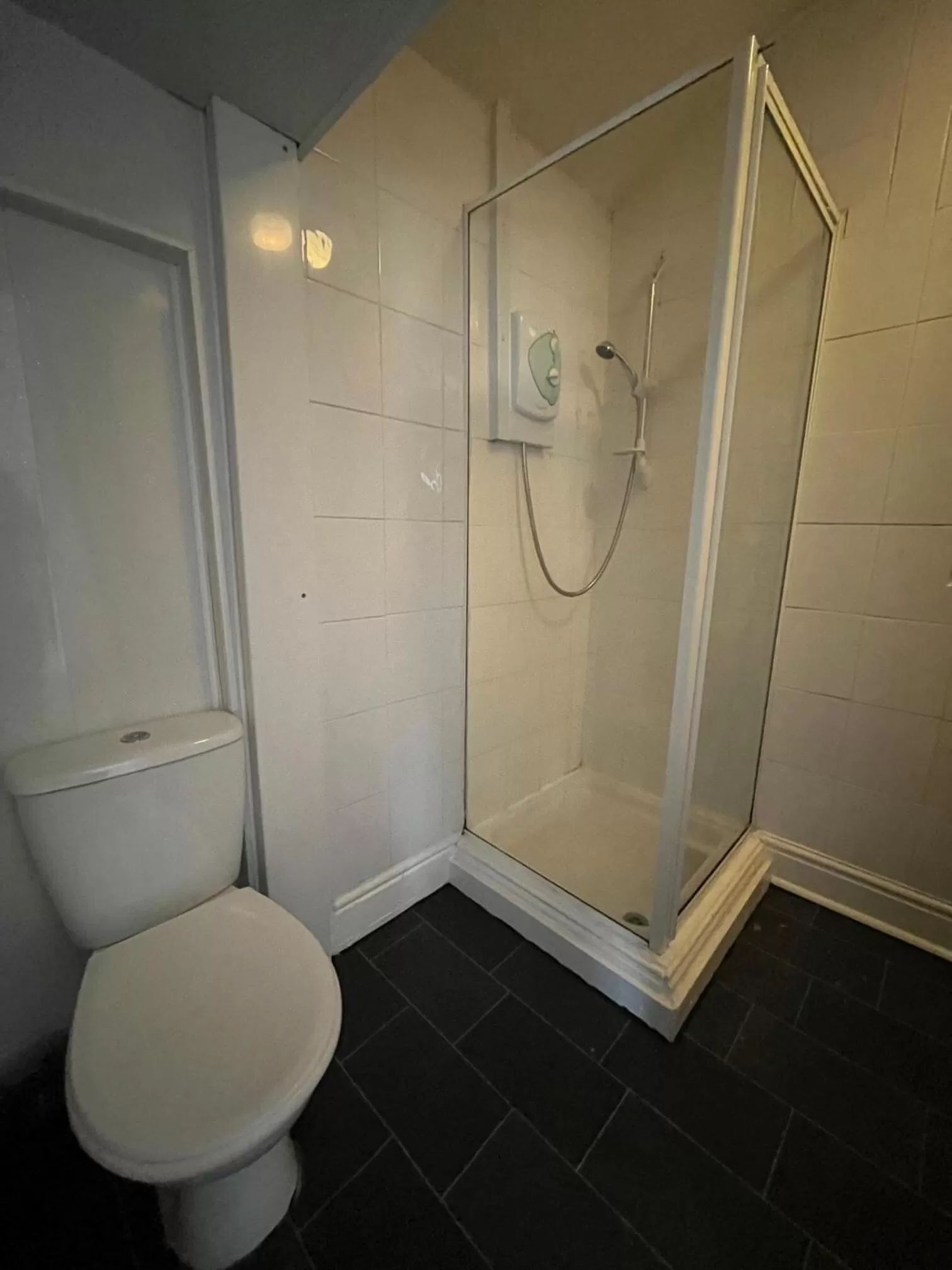 Bathroom in New Derina Hotel