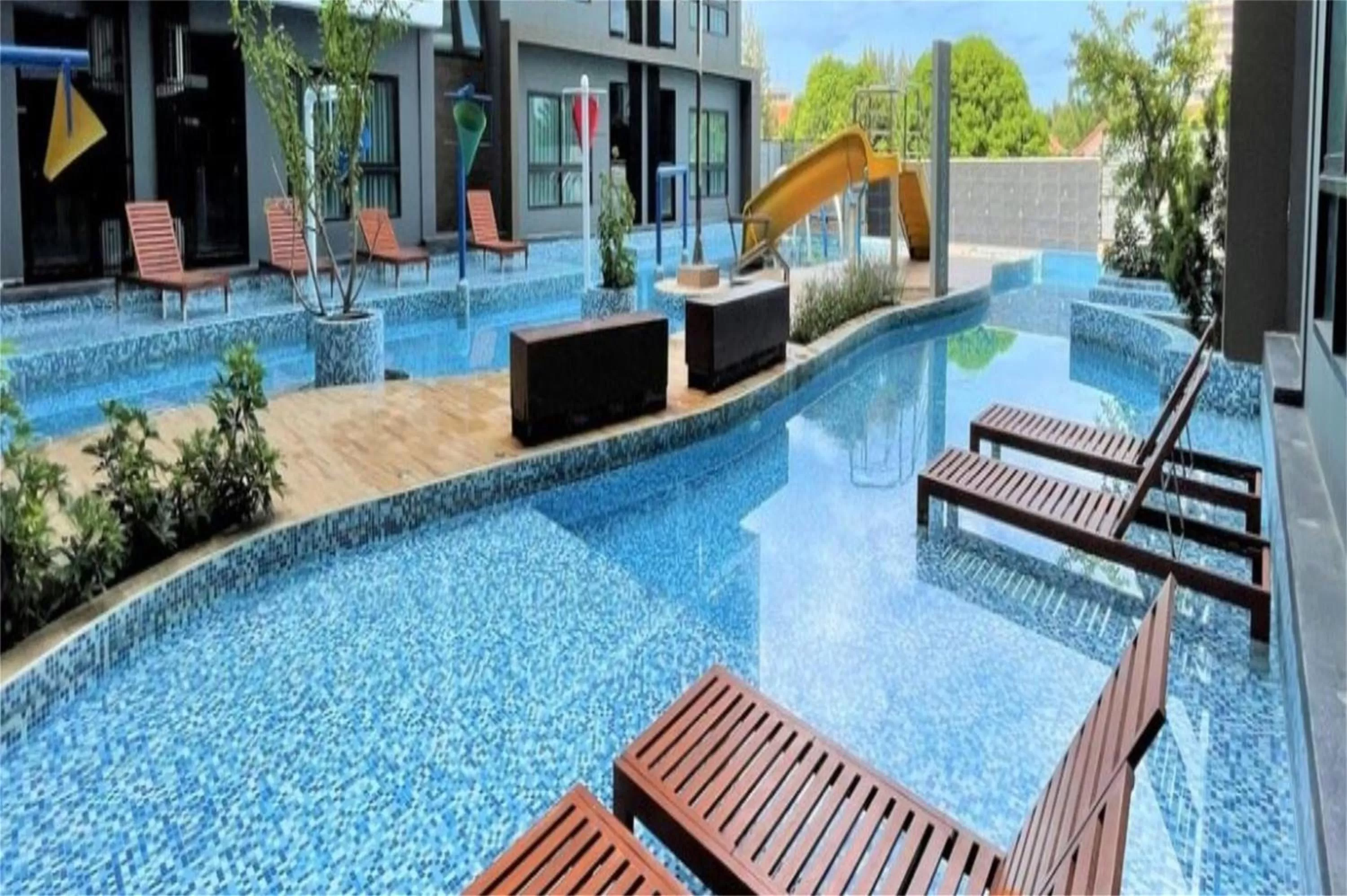 Solarium, Swimming Pool in Soi 7 Hua Hin-Ji Ya
