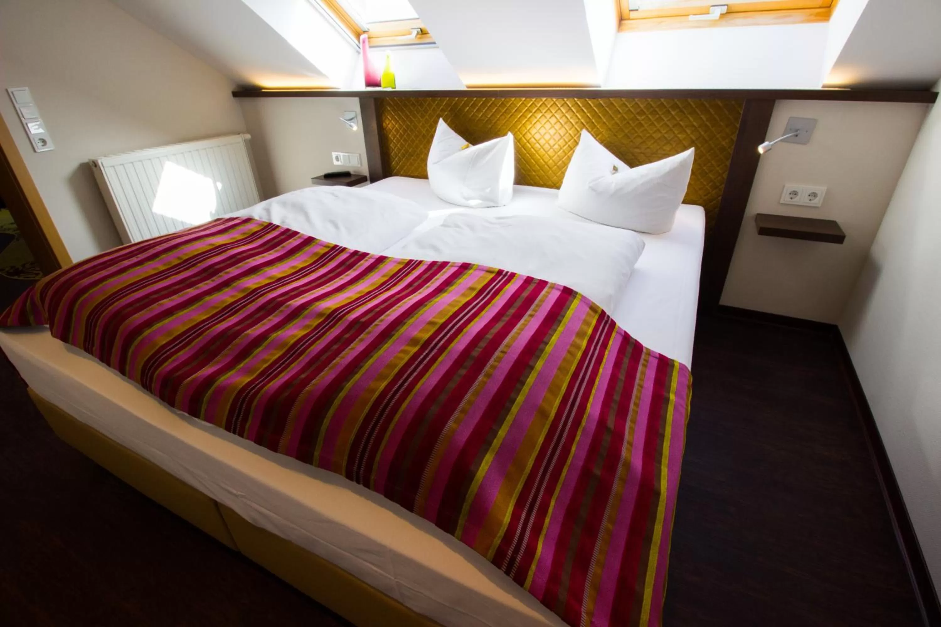 Photo of the whole room, Bed in HOTEL PARQÉO im A66