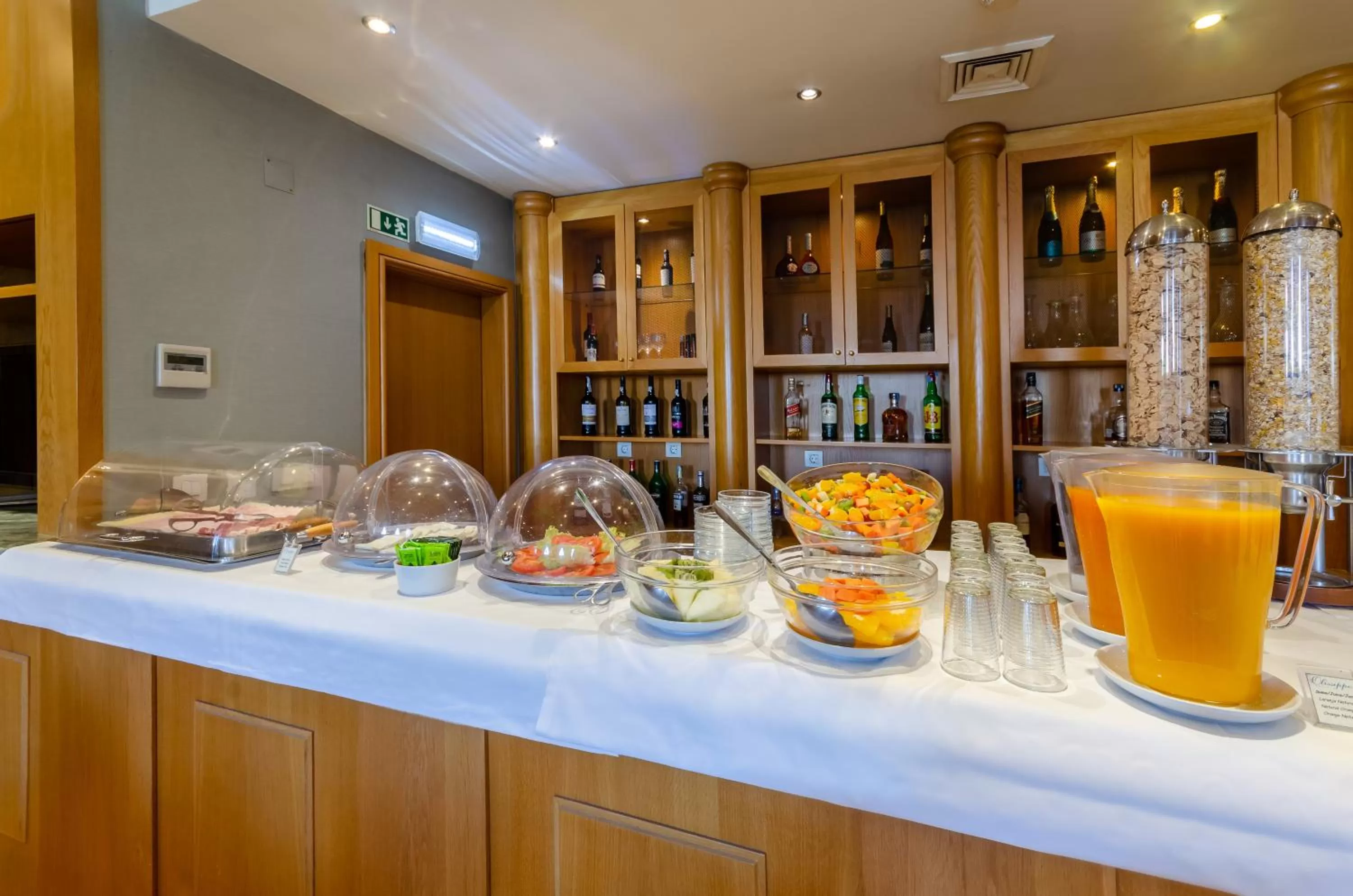 Buffet breakfast in Olissippo Castelo